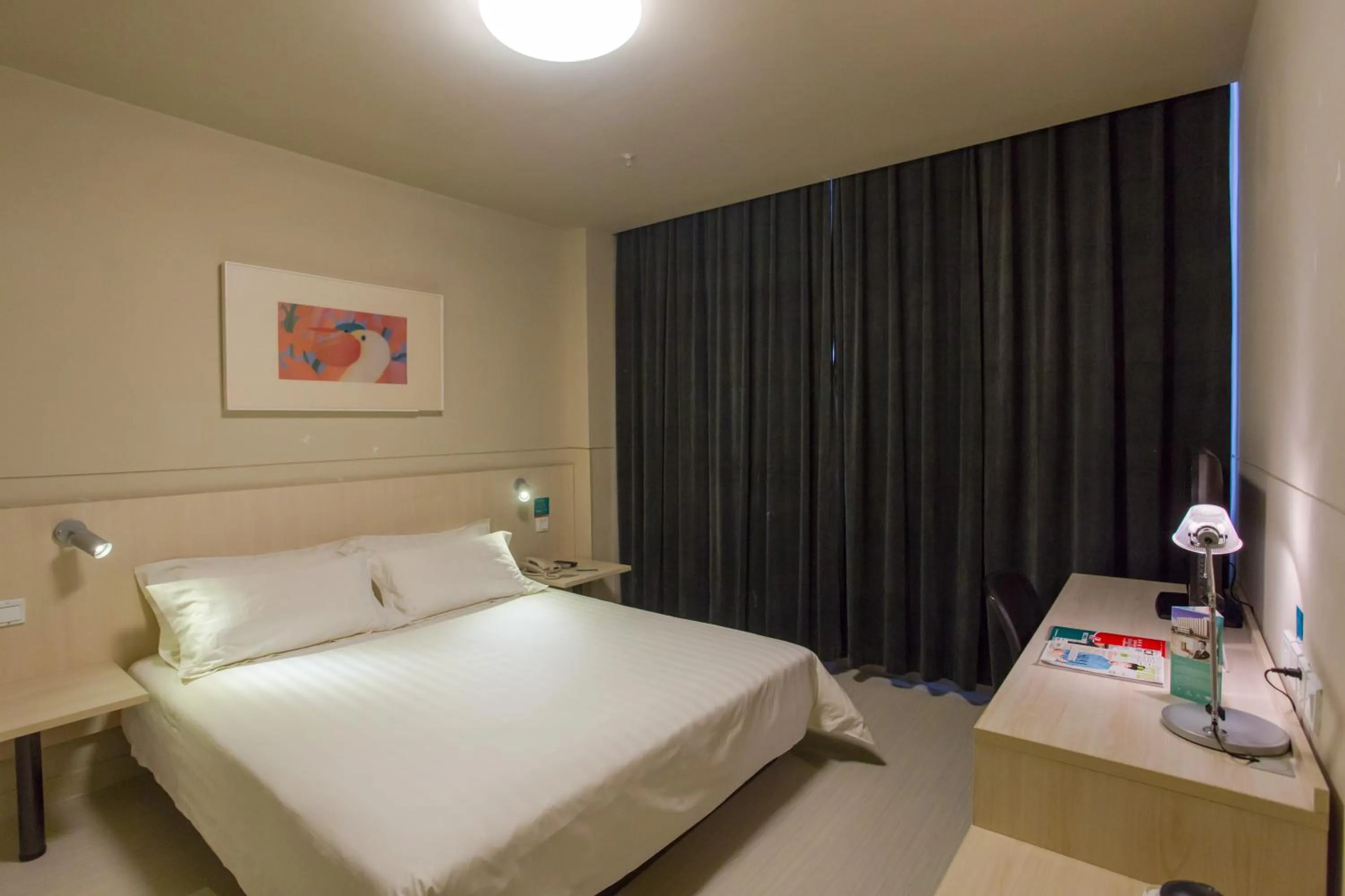 Bed in Jinjiang Inn Beijing East Lianshi Road