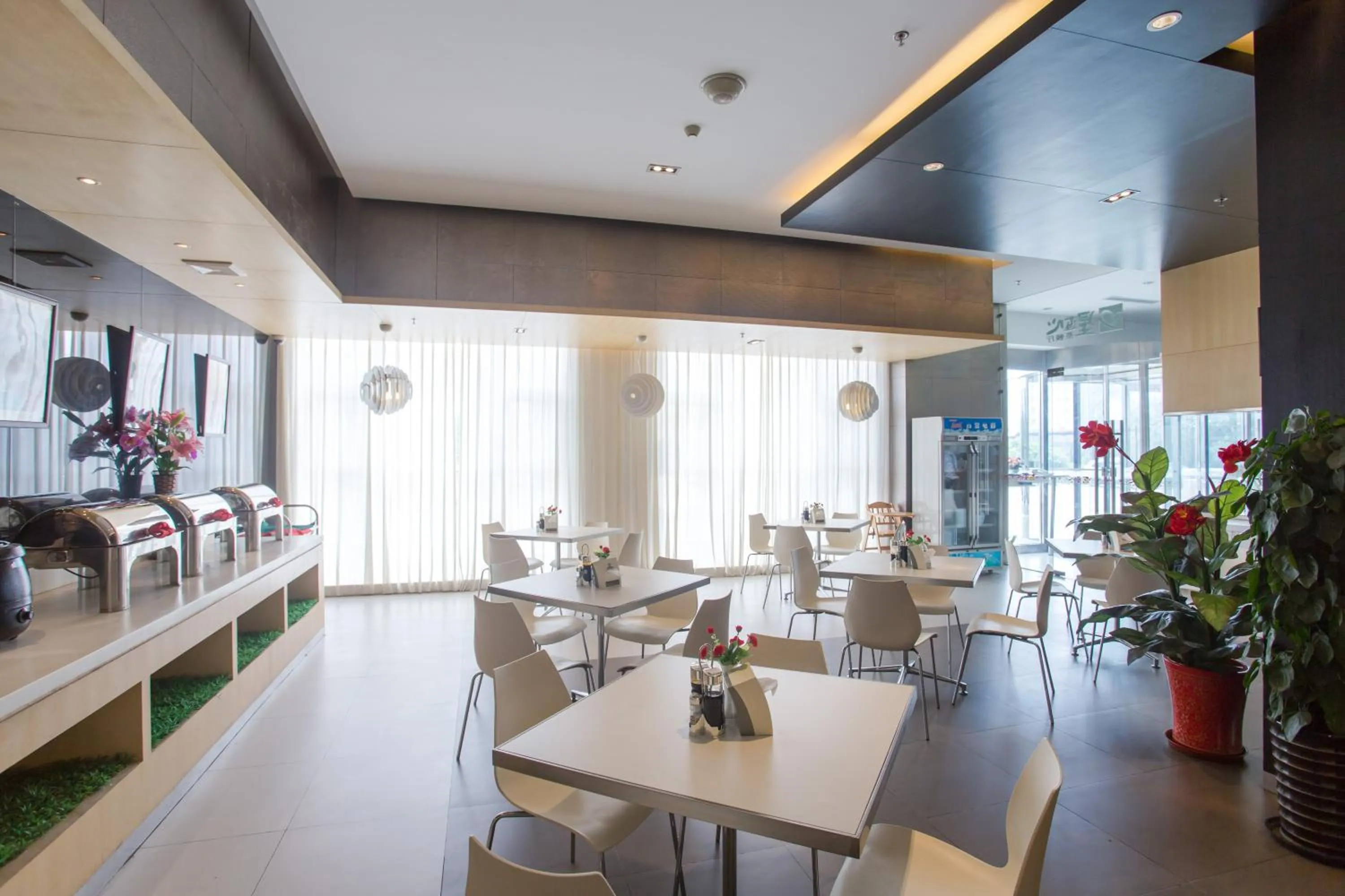 Restaurant/places to eat in Jinjiang Inn Beijing East Lianshi Road