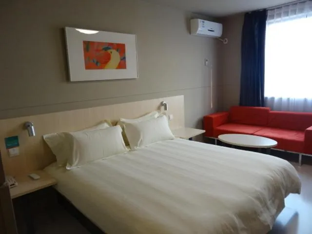 Day, Bed in Jinjiang Inn Wuhan Wuchang Railway Station