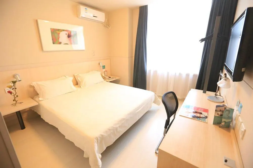 Bed in Jinjiang Inn Wanda Plaza Hotel Taiyuan Street Shenyang