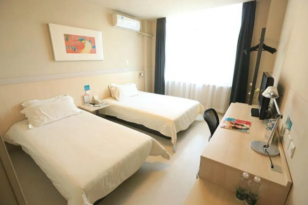 Bed in Jinjiang Inn Wanda Plaza Hotel Taiyuan Street Shenyang