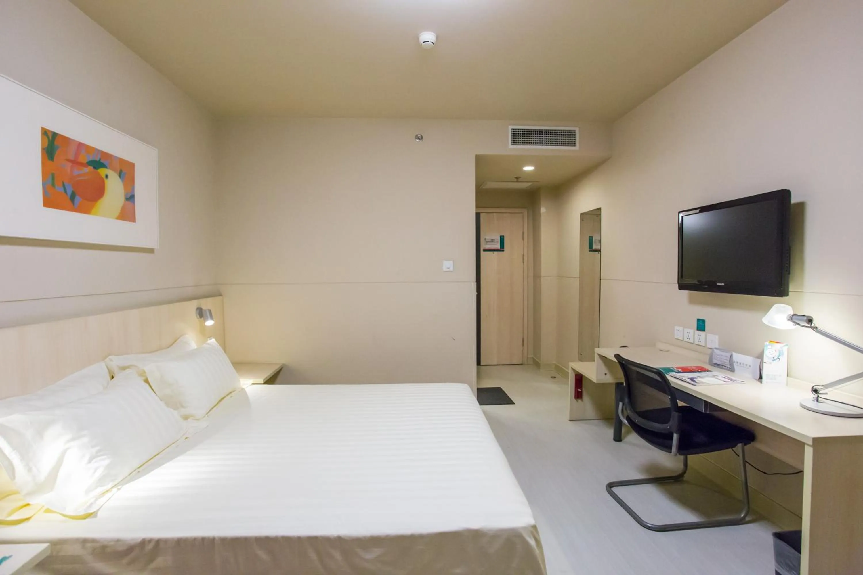 Photo of the whole room, TV/Entertainment Center in Jinjiang Inn Tianjin South Station