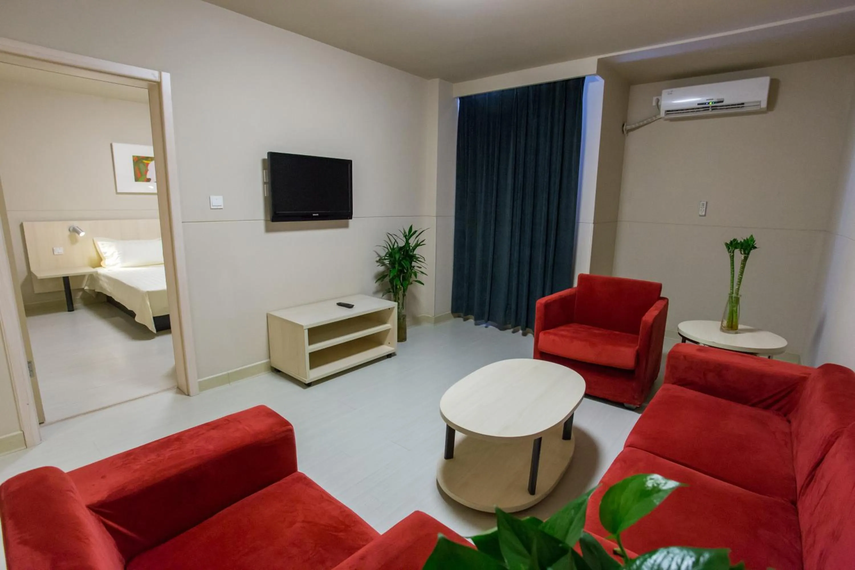 Photo of the whole room, Seating Area in Jinjiang Inn Tianjin South Station