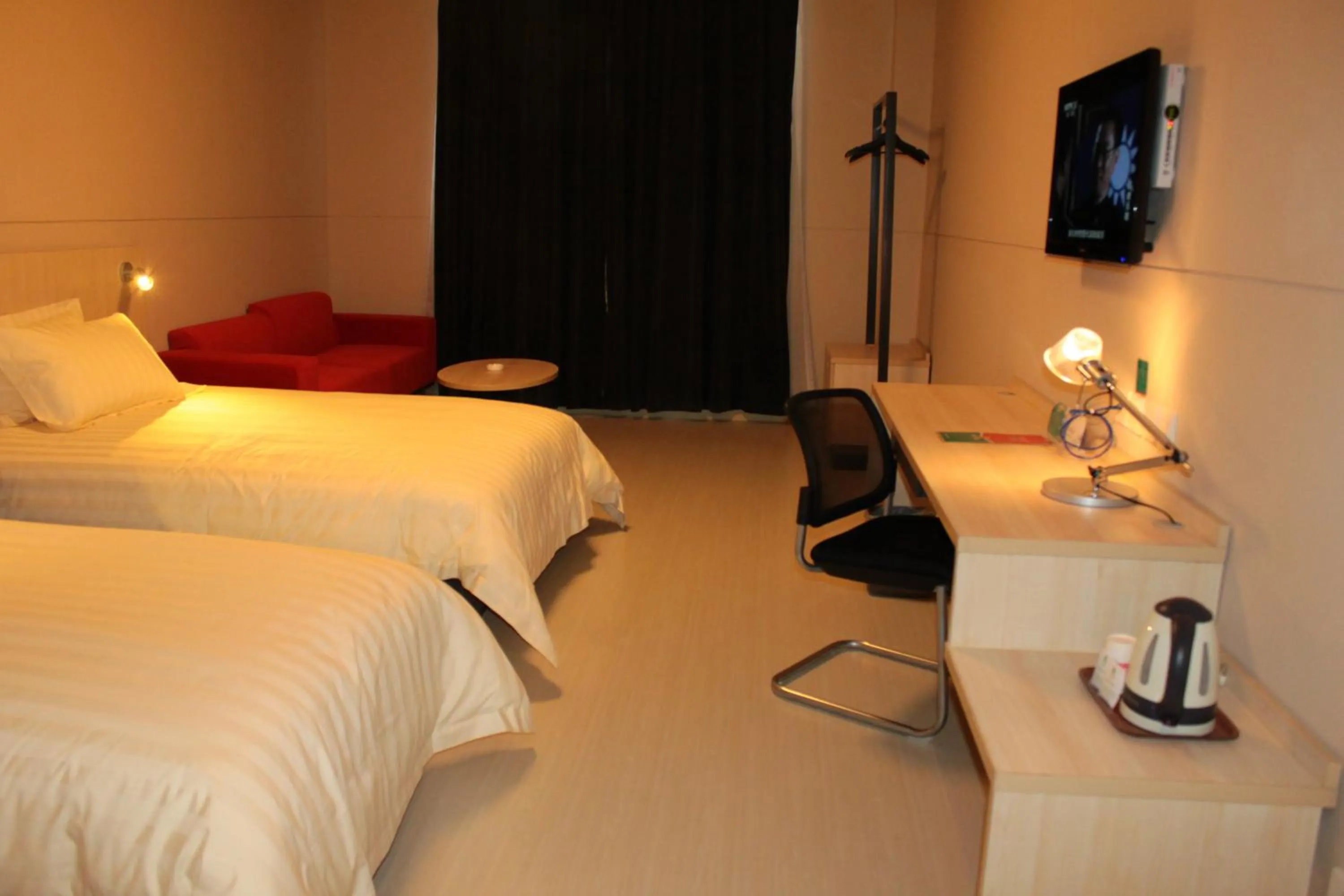 Decorative detail, Bed in Jinjiang Inn Jincheng Zhongyuan Street