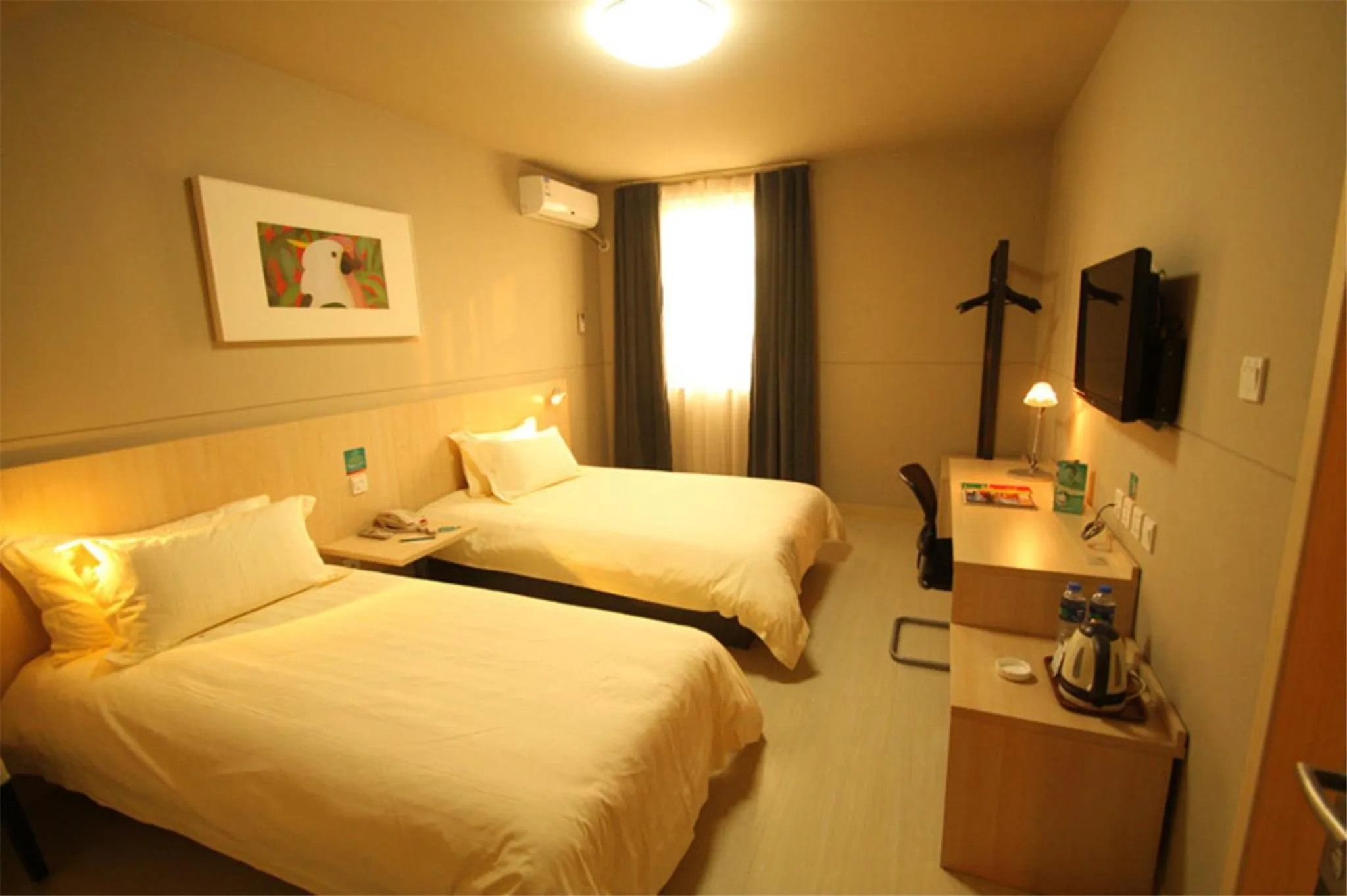 Photo of the whole room, Bed in Jinjiang Inn Changzhi Bayi Square