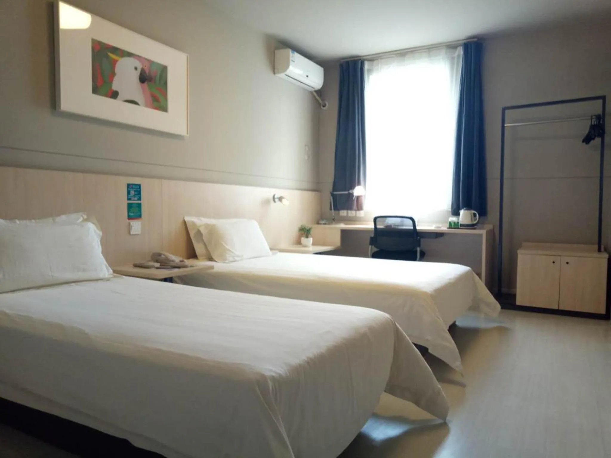 Photo of the whole room, Bed in Jinjiang Inn Changzhi Bayi Square