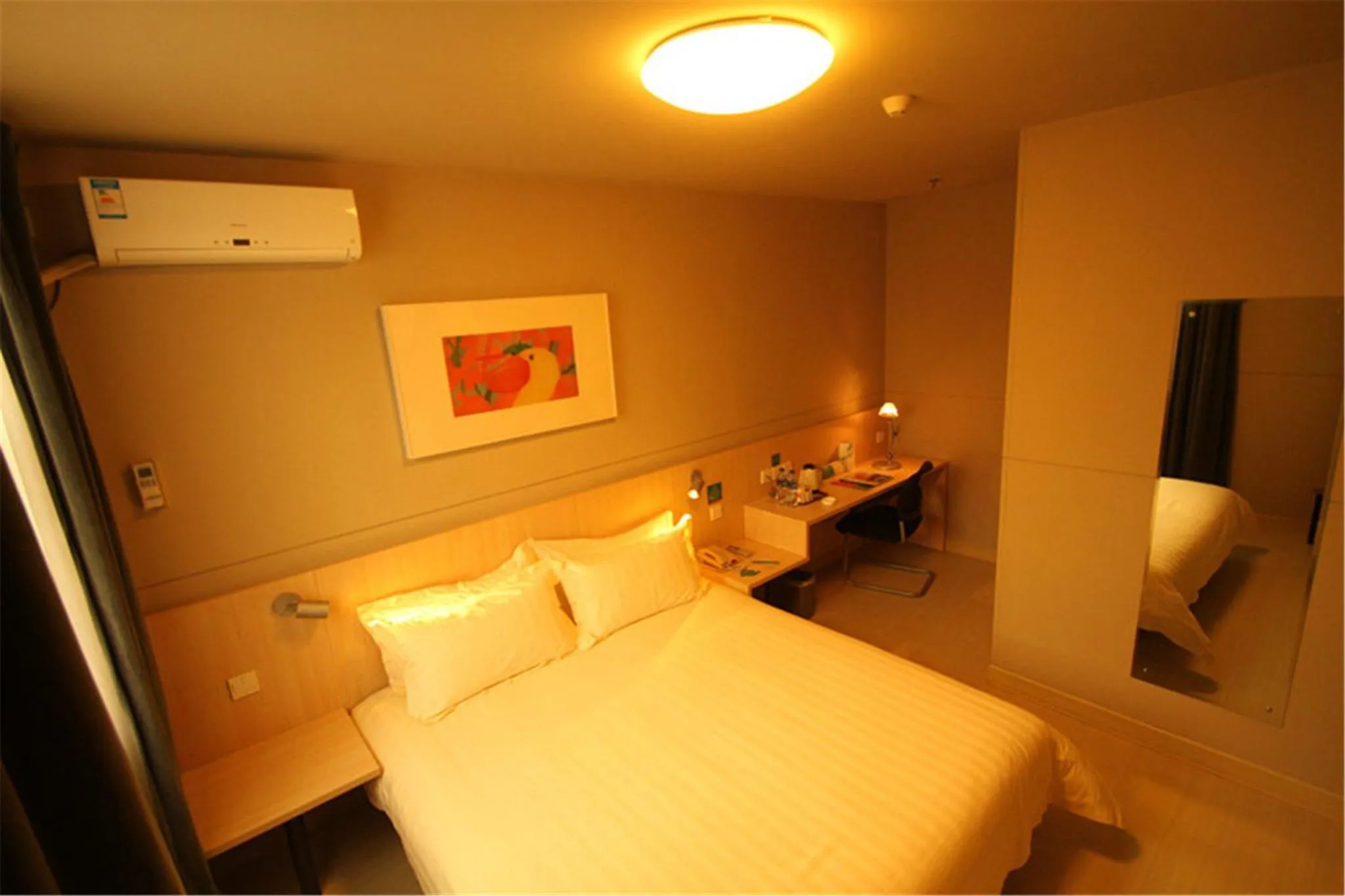 Photo of the whole room, Bed in Jinjiang Inn Changzhi Bayi Square
