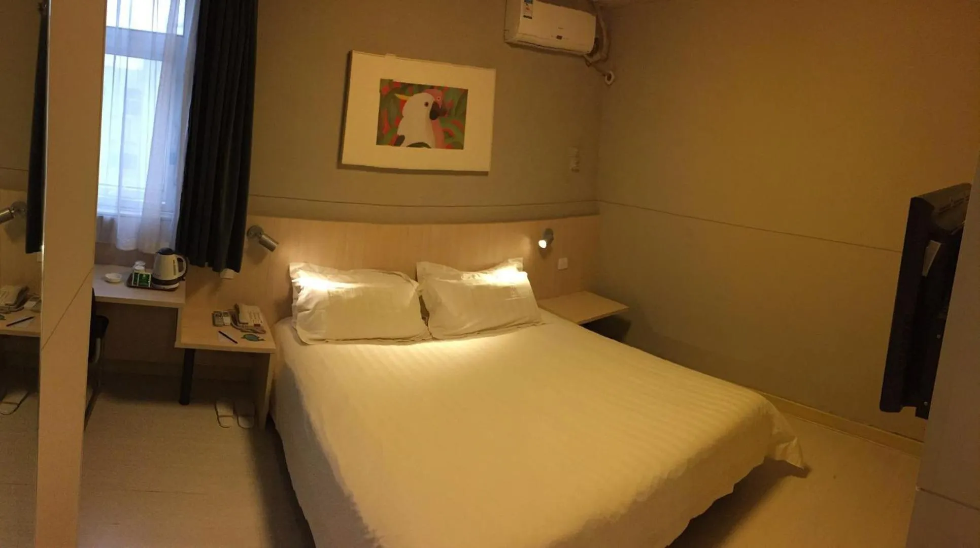 Photo of the whole room, Bed in Jinjiang Inn Changzhi Bayi Square