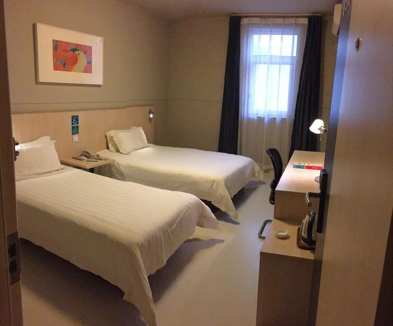 Photo of the whole room, Bed in Jinjiang Inn Changzhi Bayi Square
