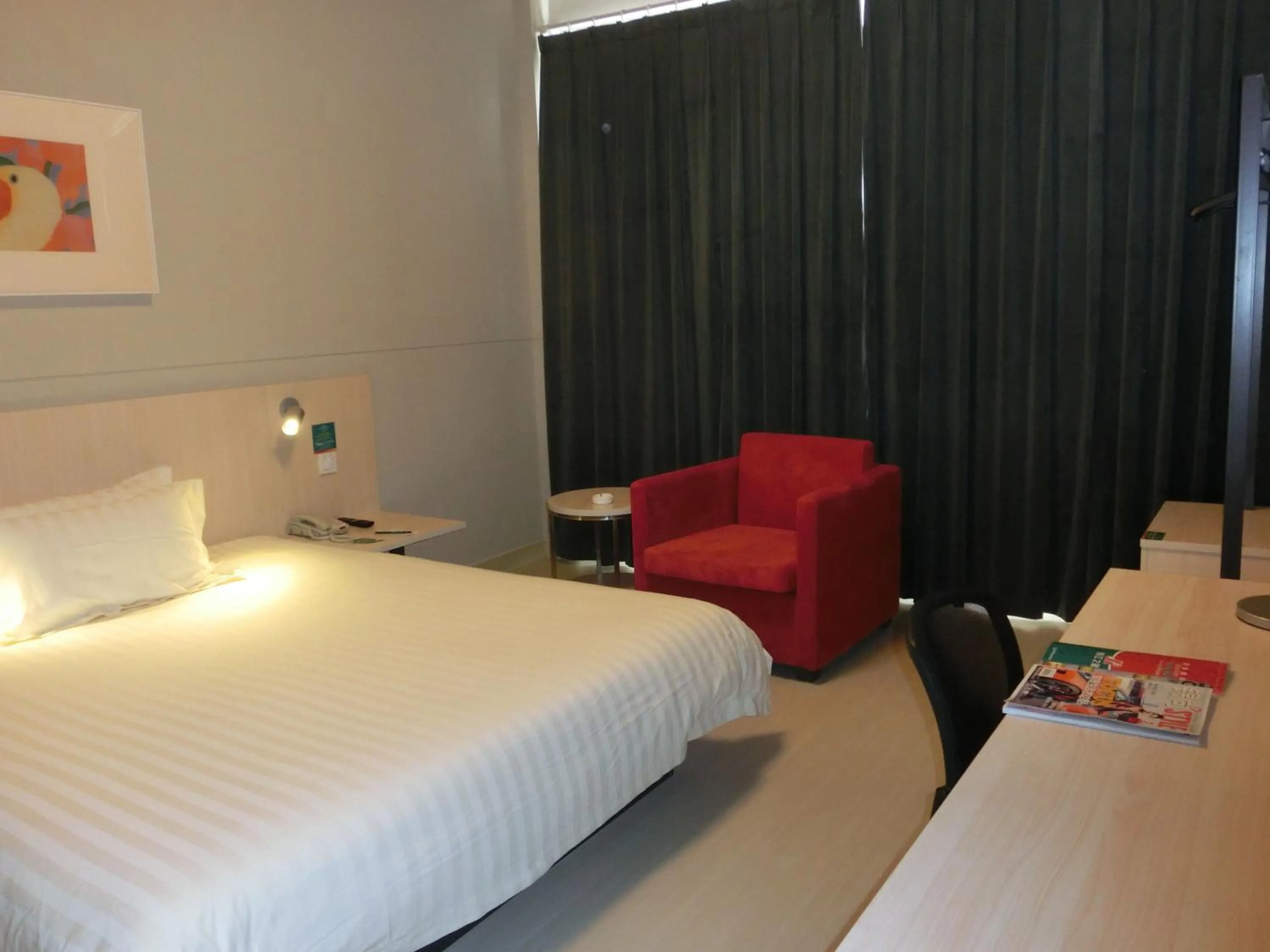 Photo of the whole room, Bed in Jinjiang Inn Xiangyang Nanshan Tanxi Road