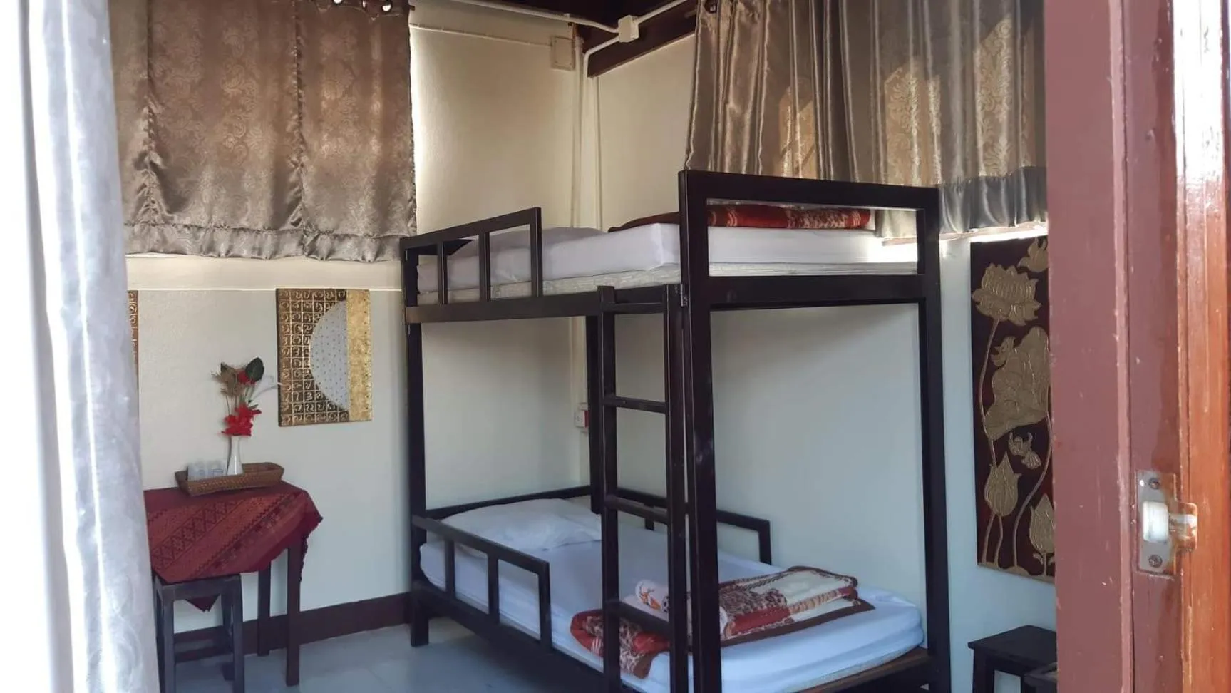 bunk bed, Bed in The North Hotel