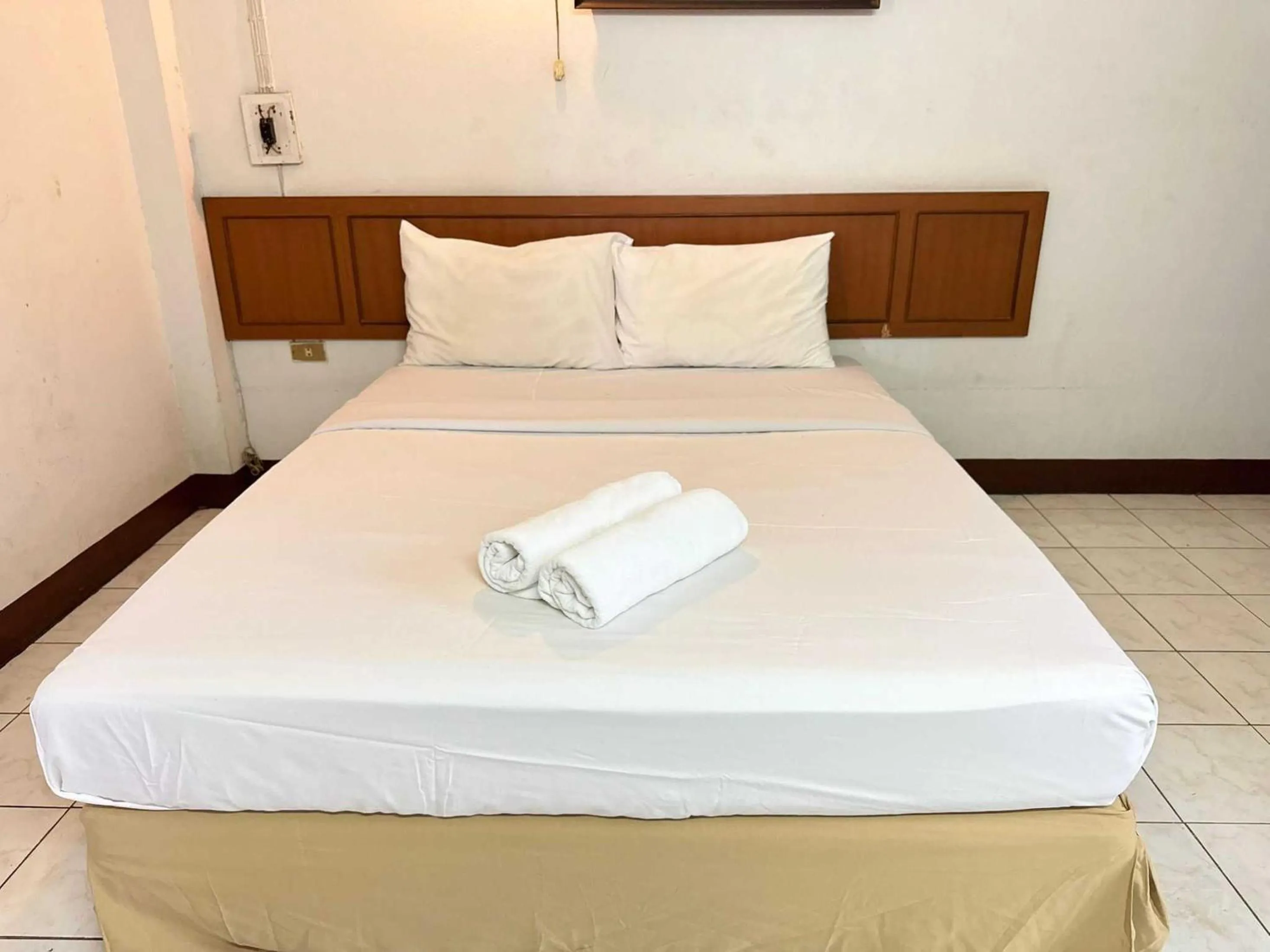 Bedroom, Bed in Hotel O Top North Guesthouse