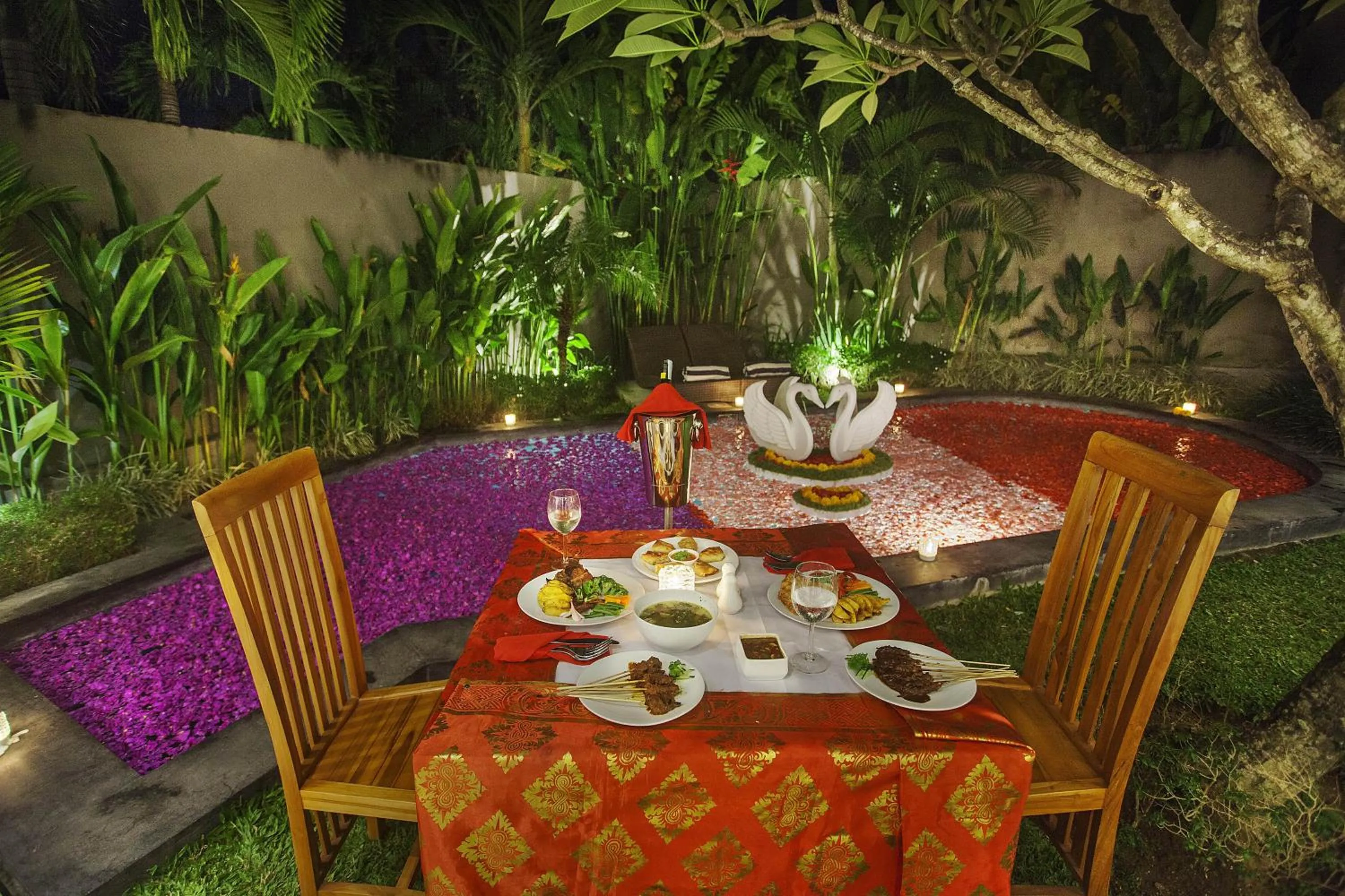 Night in Kubu Manggala Villas Seminyak