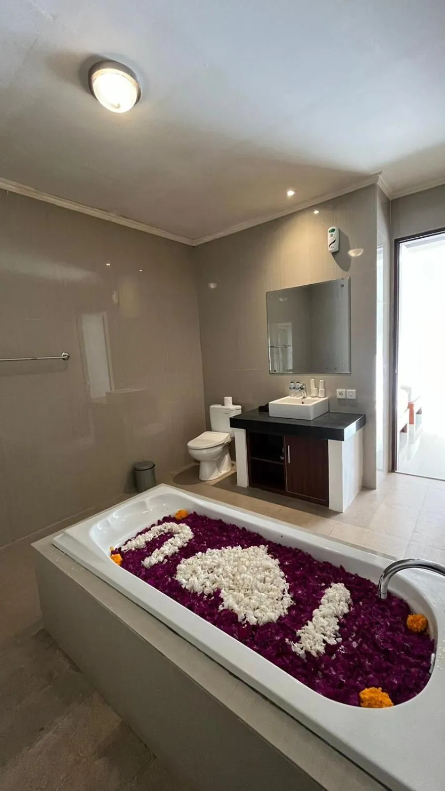 Bath, Bed in Kubu Manggala Villas Seminyak