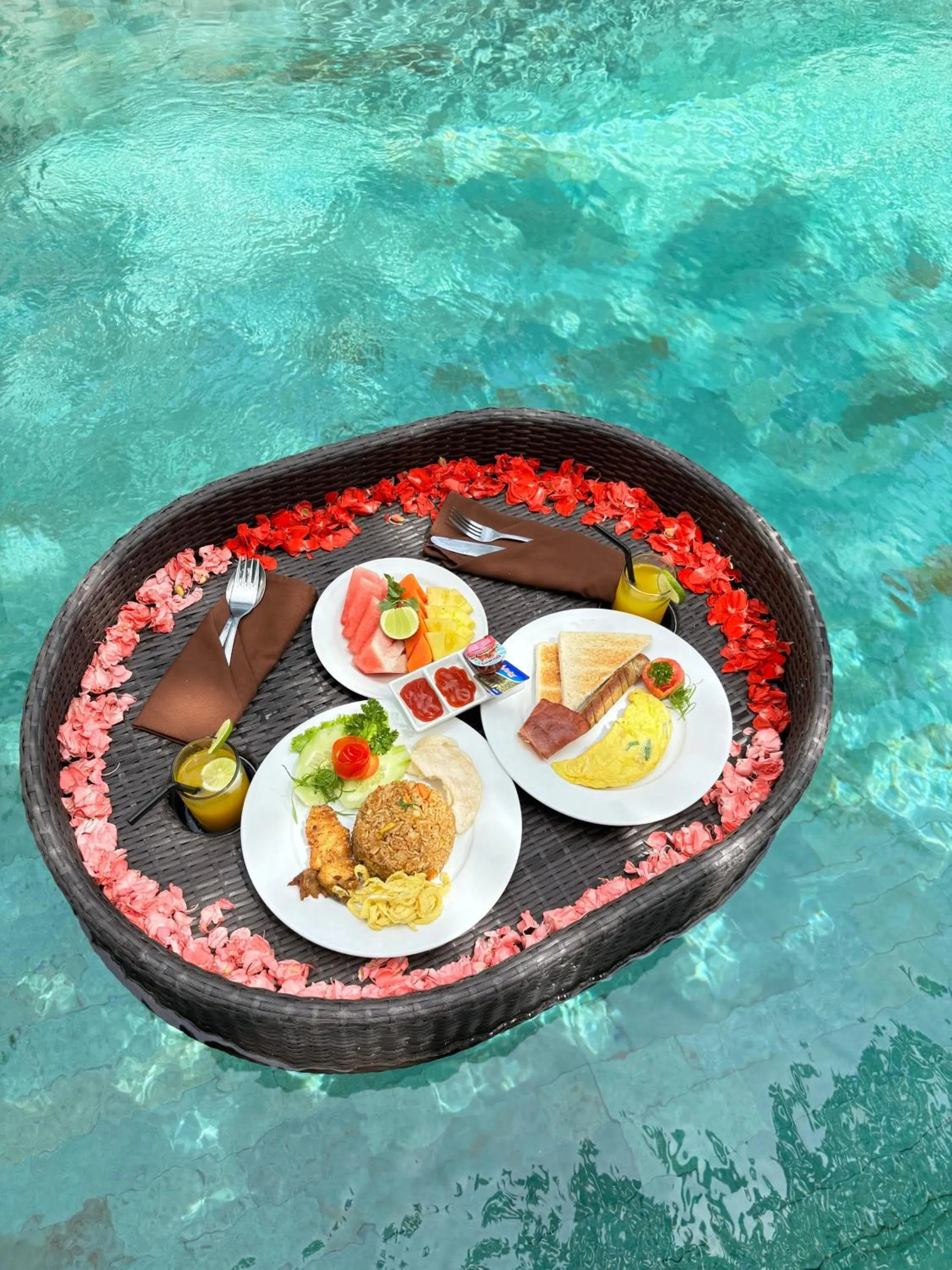 Food and drinks in Kubu Manggala Villas Seminyak