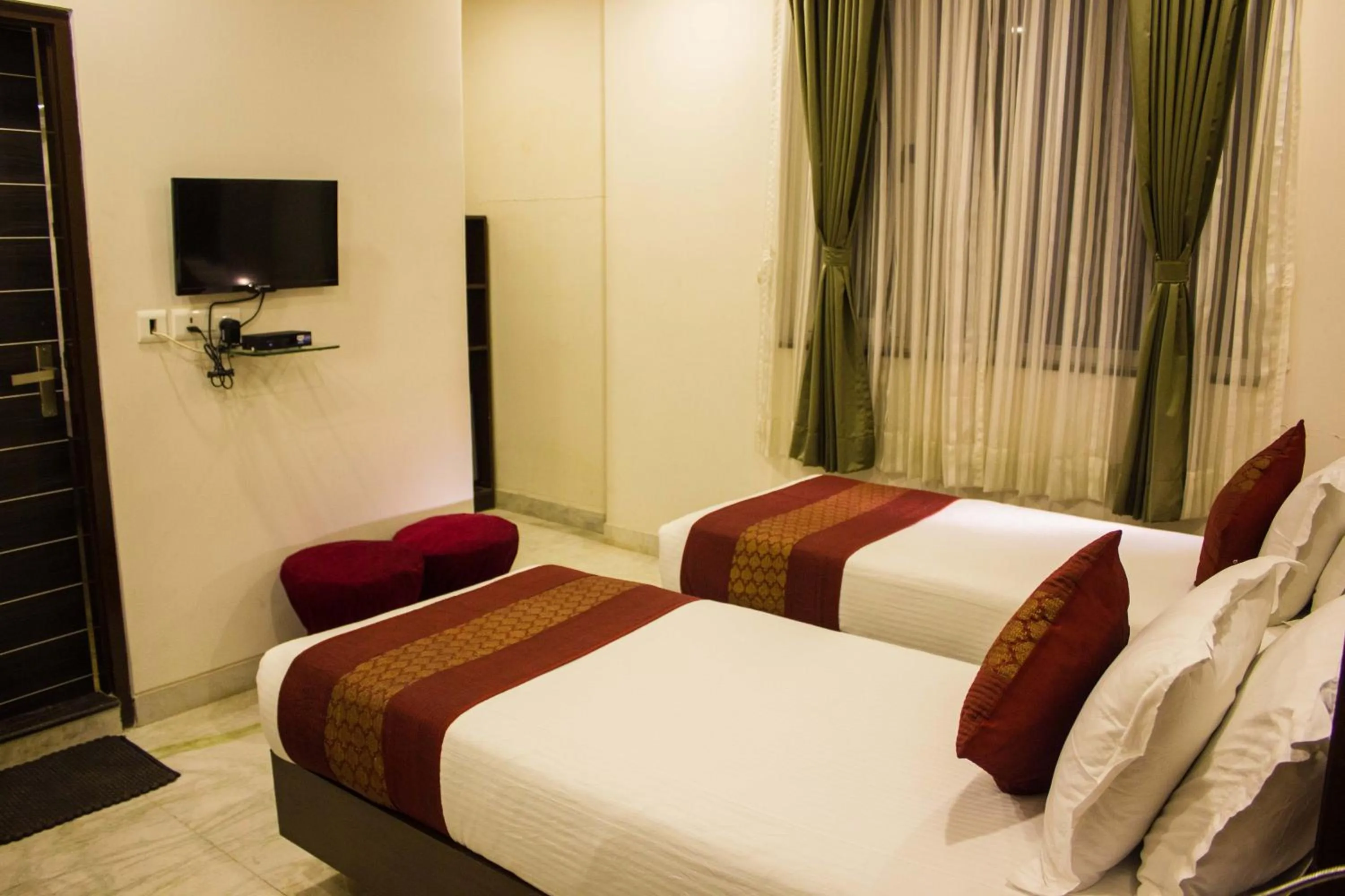 Photo of the whole room, Bed in Pandya Niwas