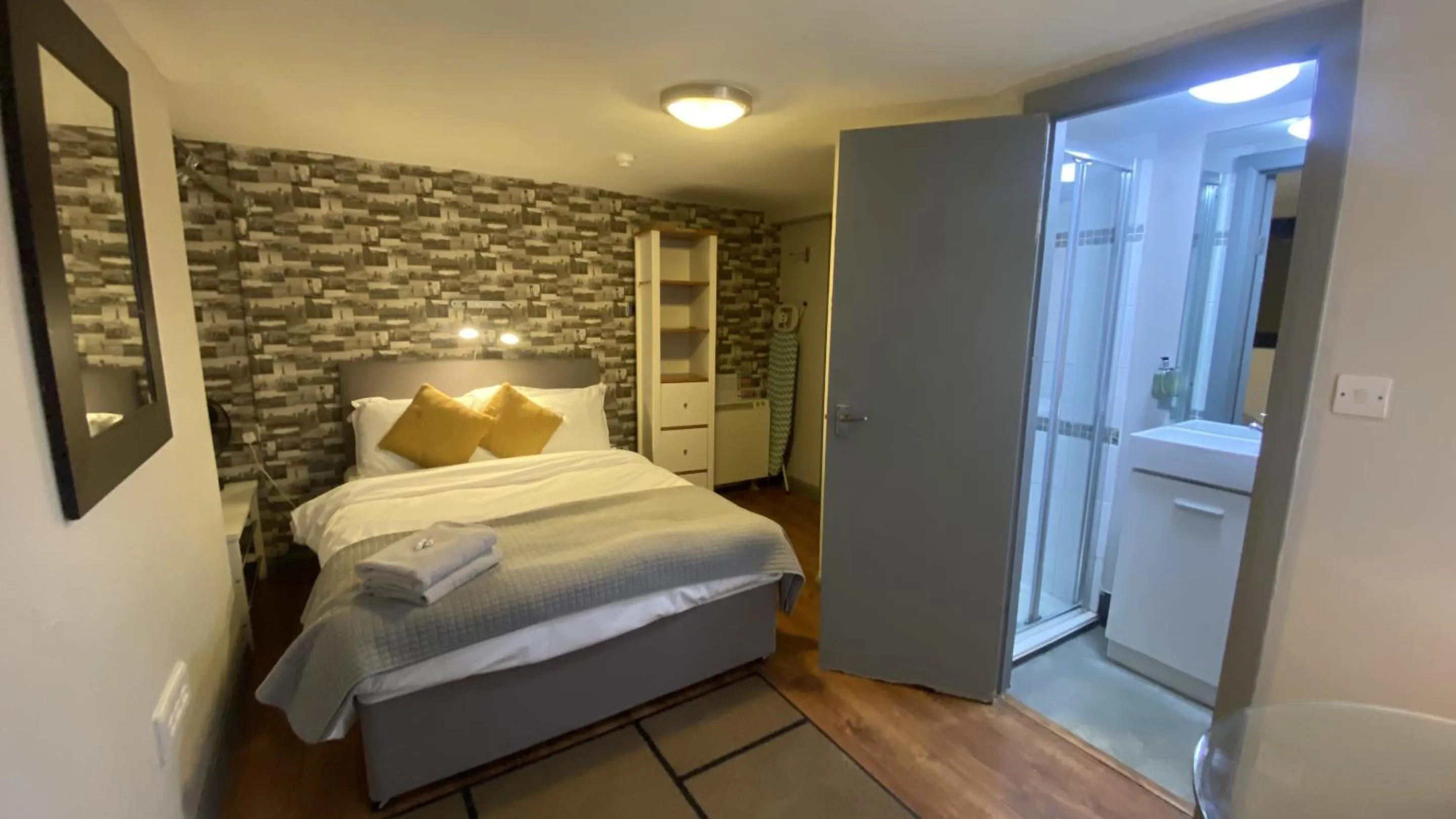 Bedroom, Bed in EI8HT Brighton Guest Accommodation