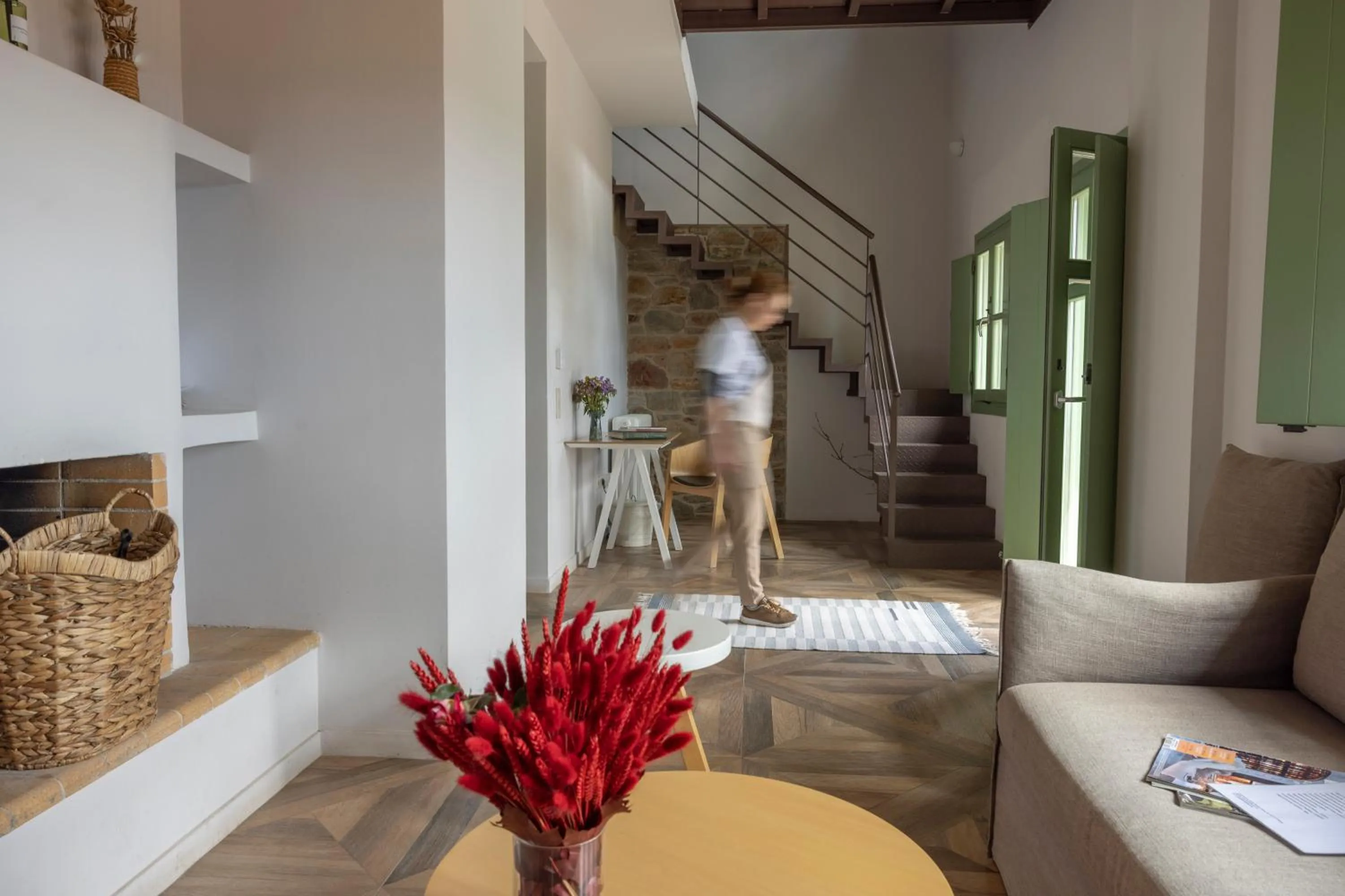 Staff in Foresta in Medias Mores