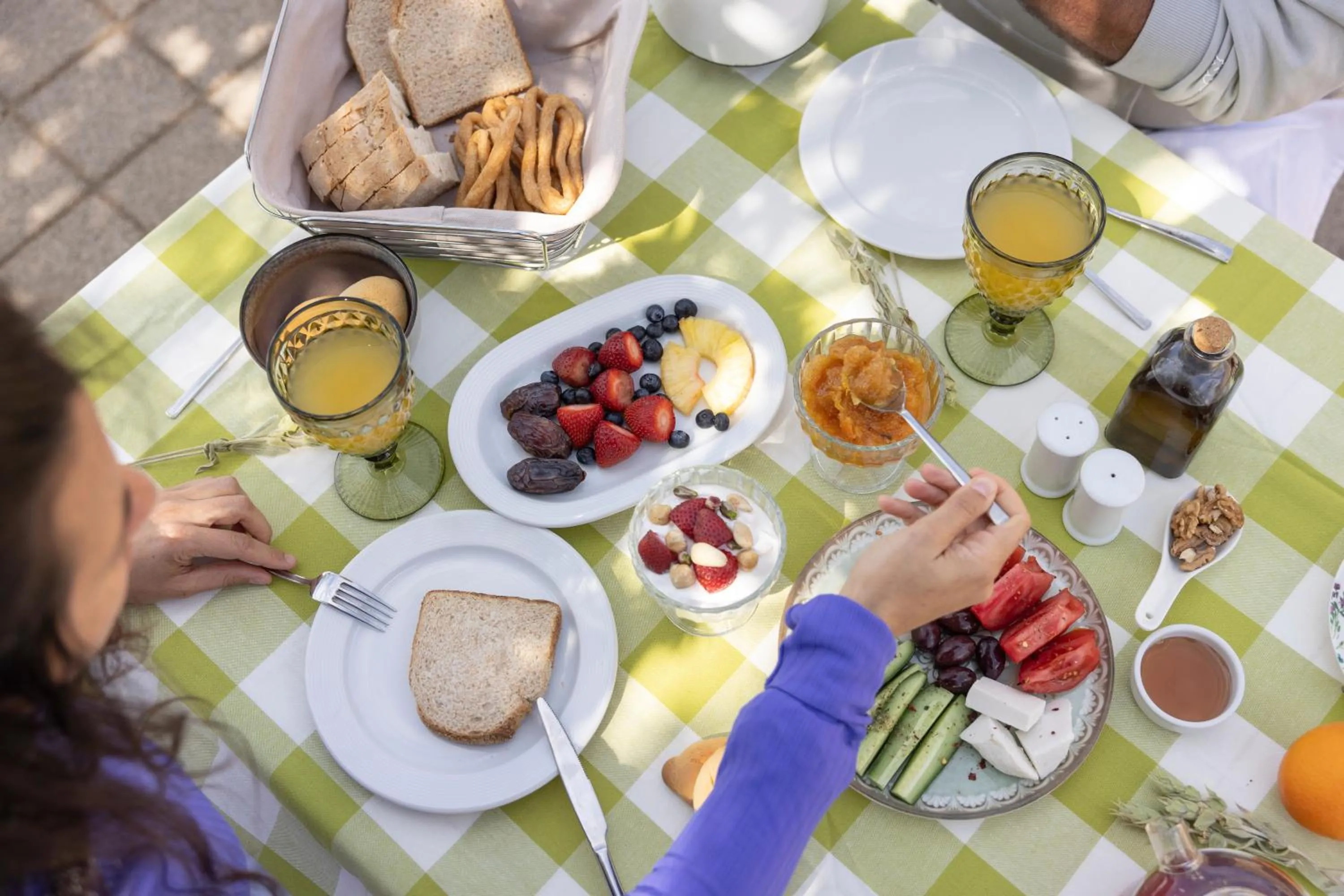 Guests in Foresta in Medias Mores