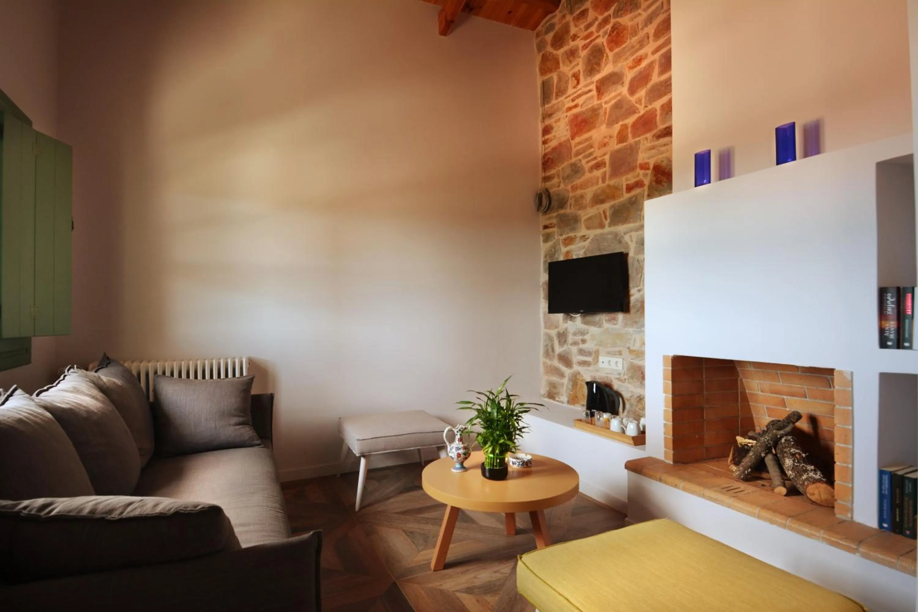 Seating area in Foresta in Medias Mores