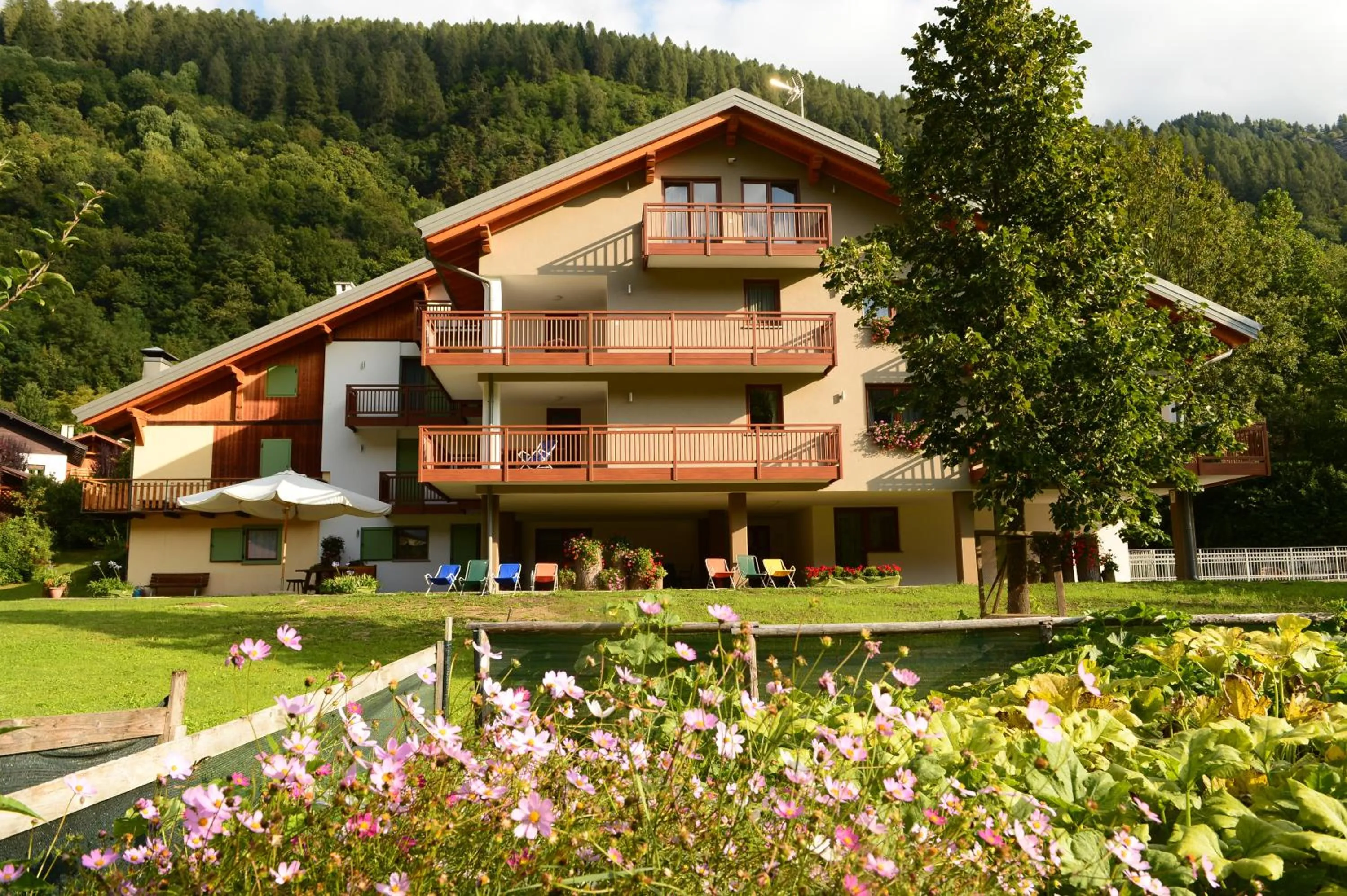 Facade/entrance in La Casa al Noce