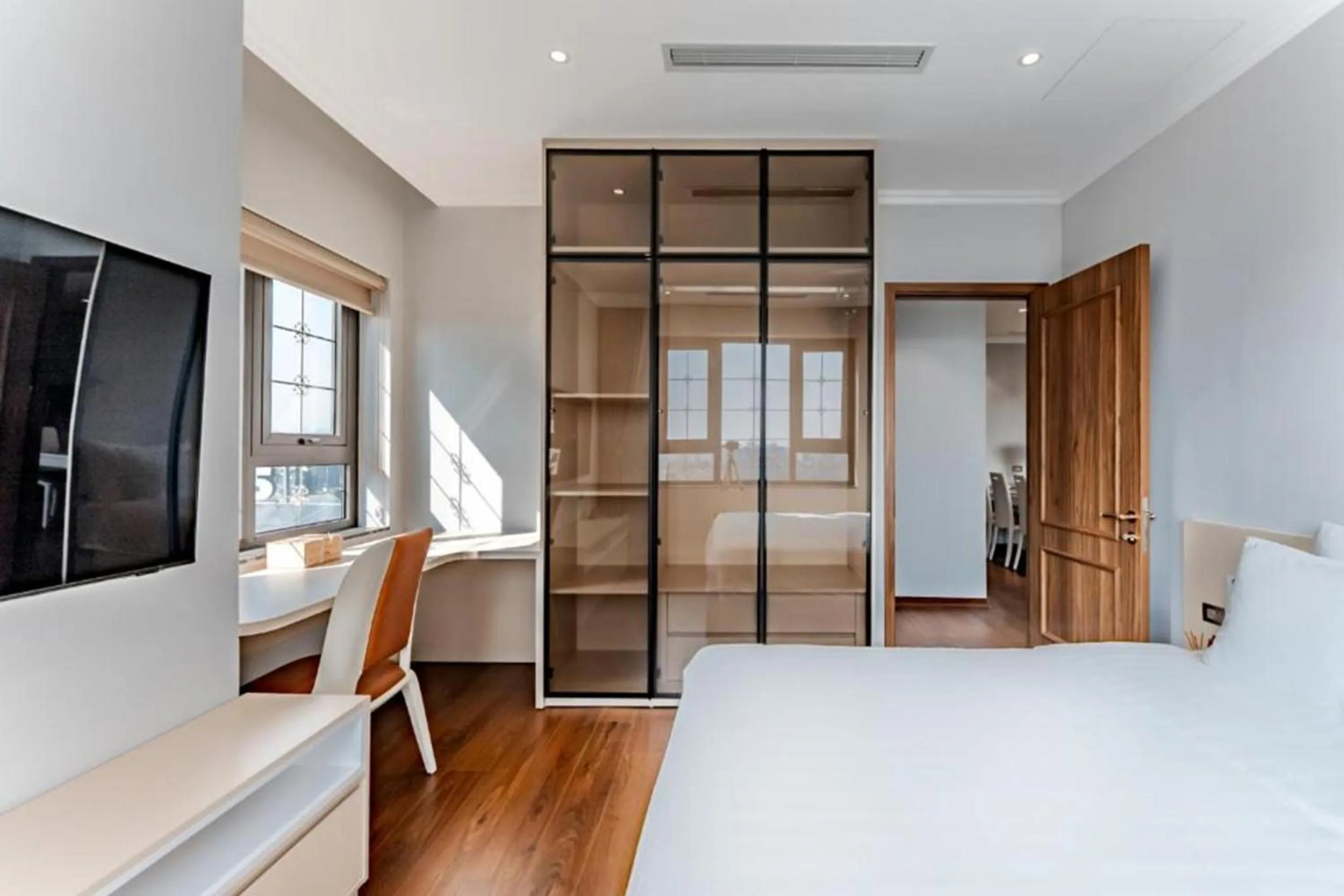 Bedroom, Bed in Luxe Paradise Suites Tay Ho