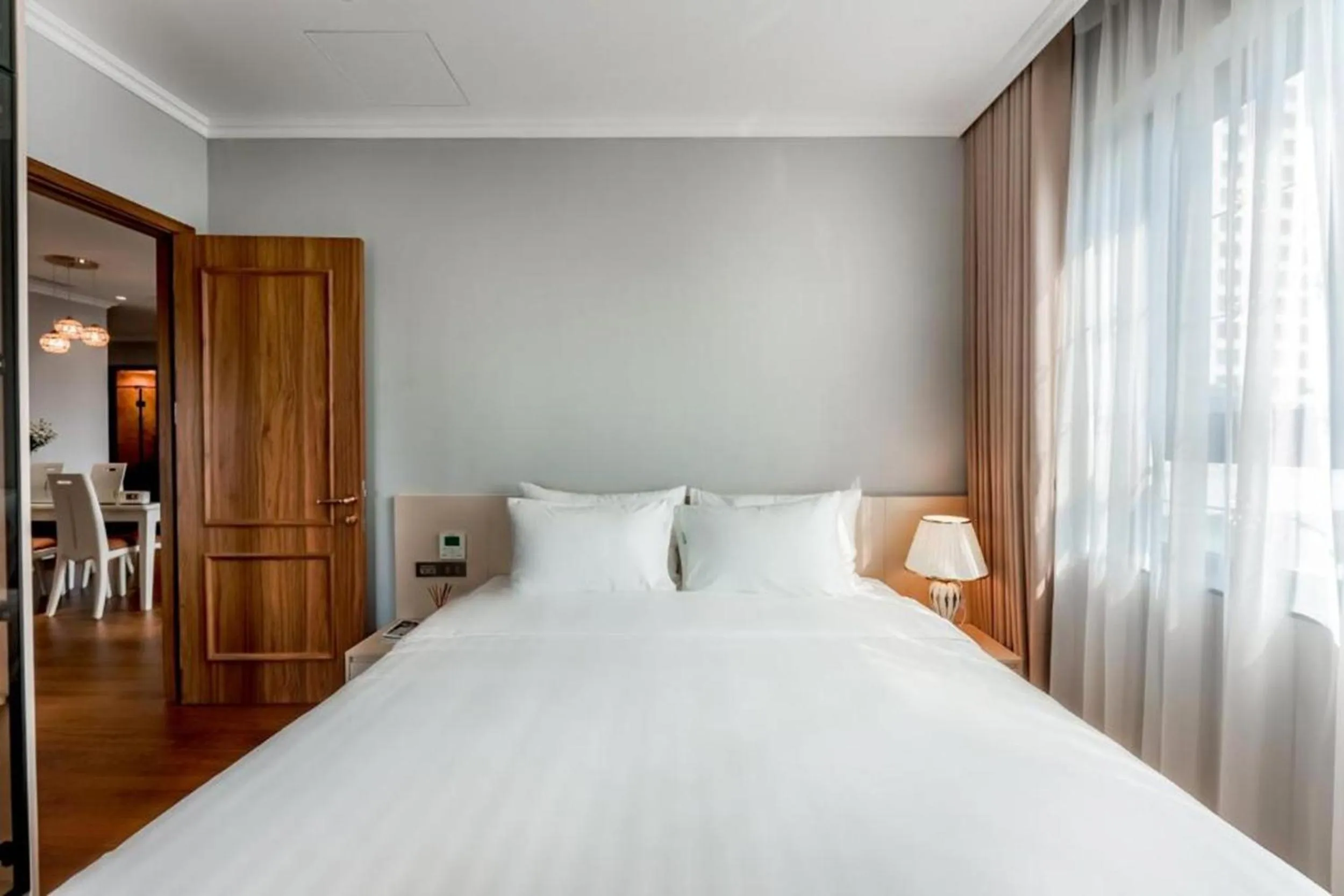 Bedroom, Bed in Luxe Paradise Suites Tay Ho