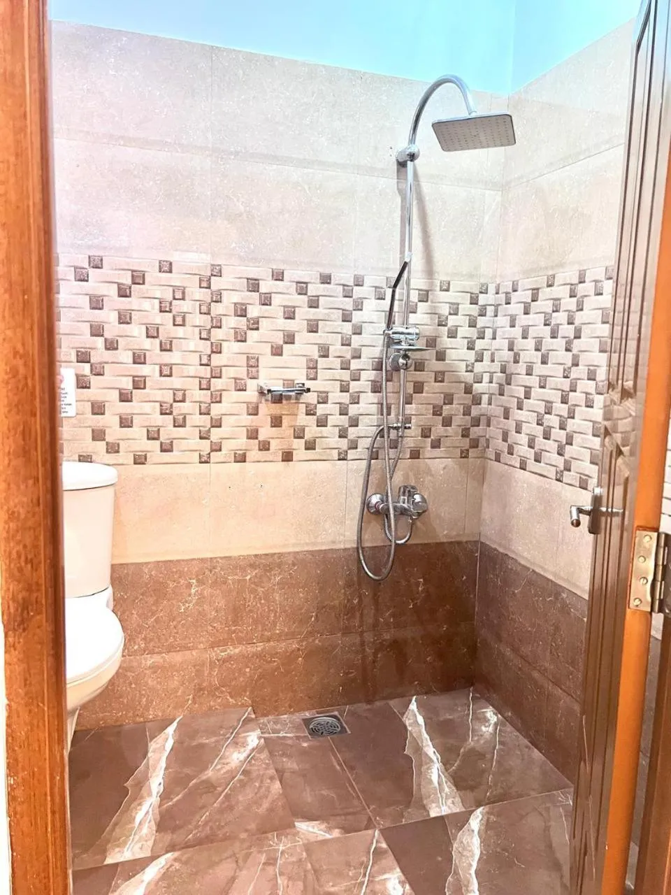 Shower in Fortkochi Beach Inn
