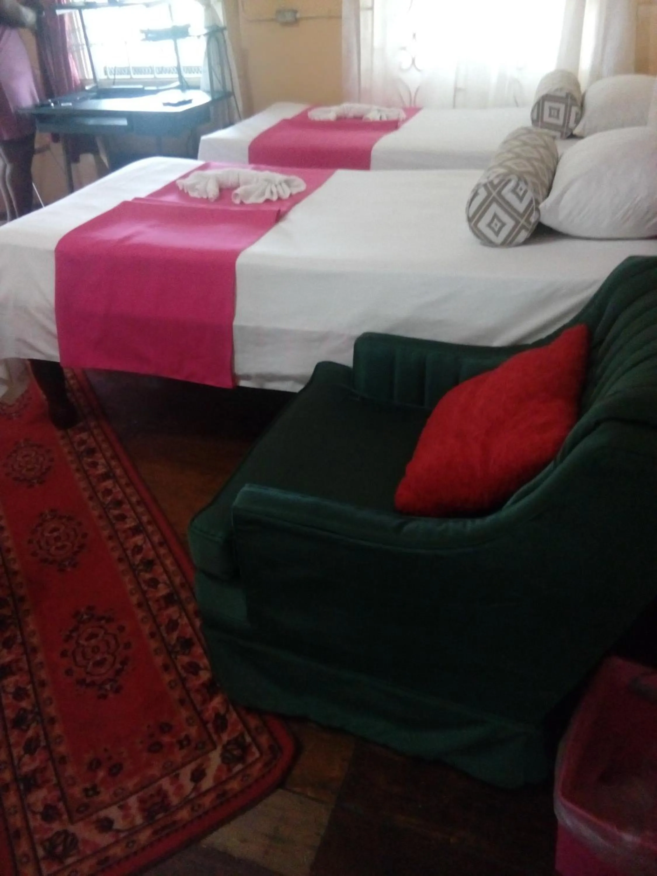 Queen Room with Two Queen Beds in Holiday Home - Guest House