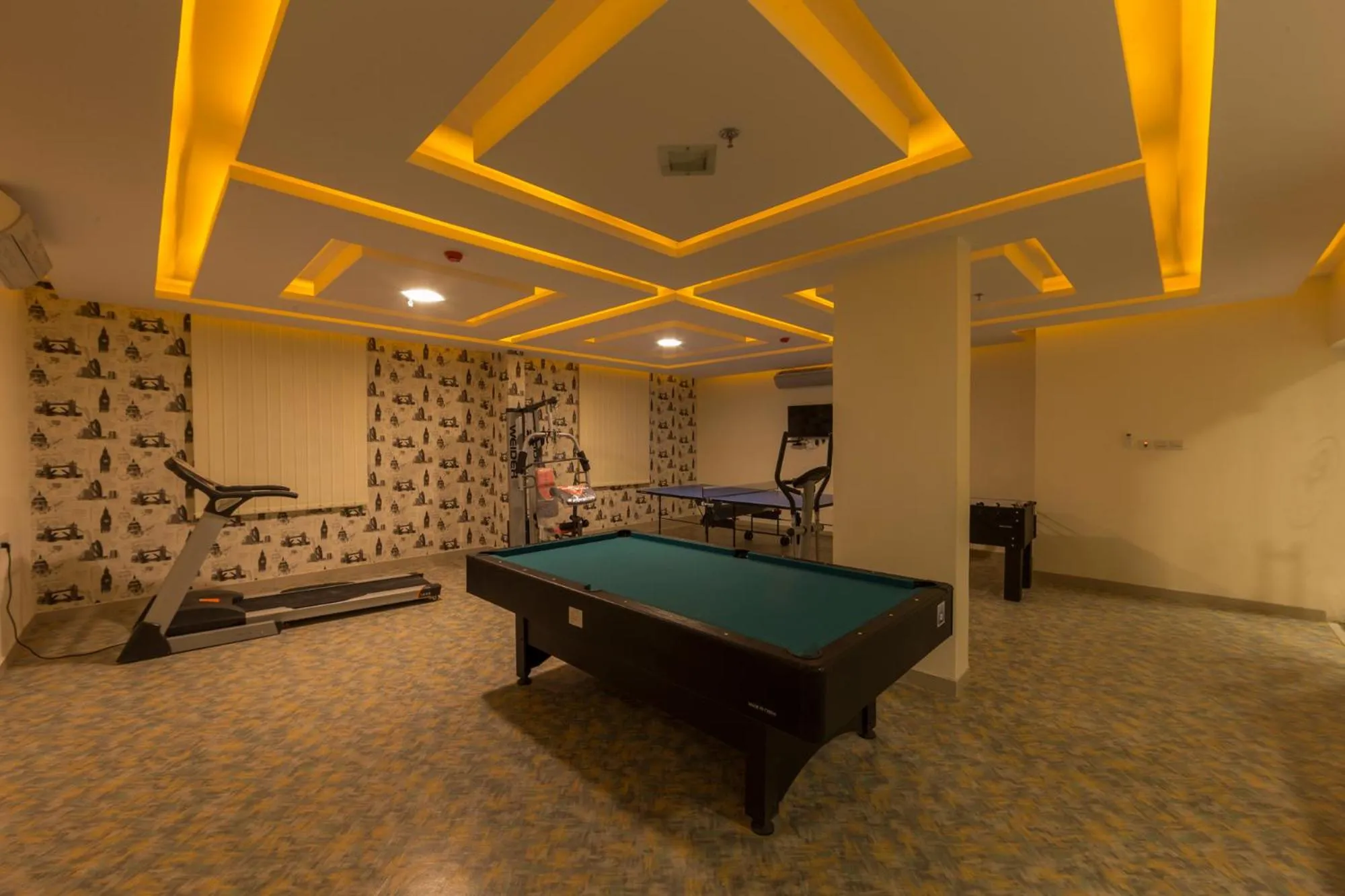 Billiard in رؤوم ان للشقق الفندقية-Raoum Inn Hotel Apartments