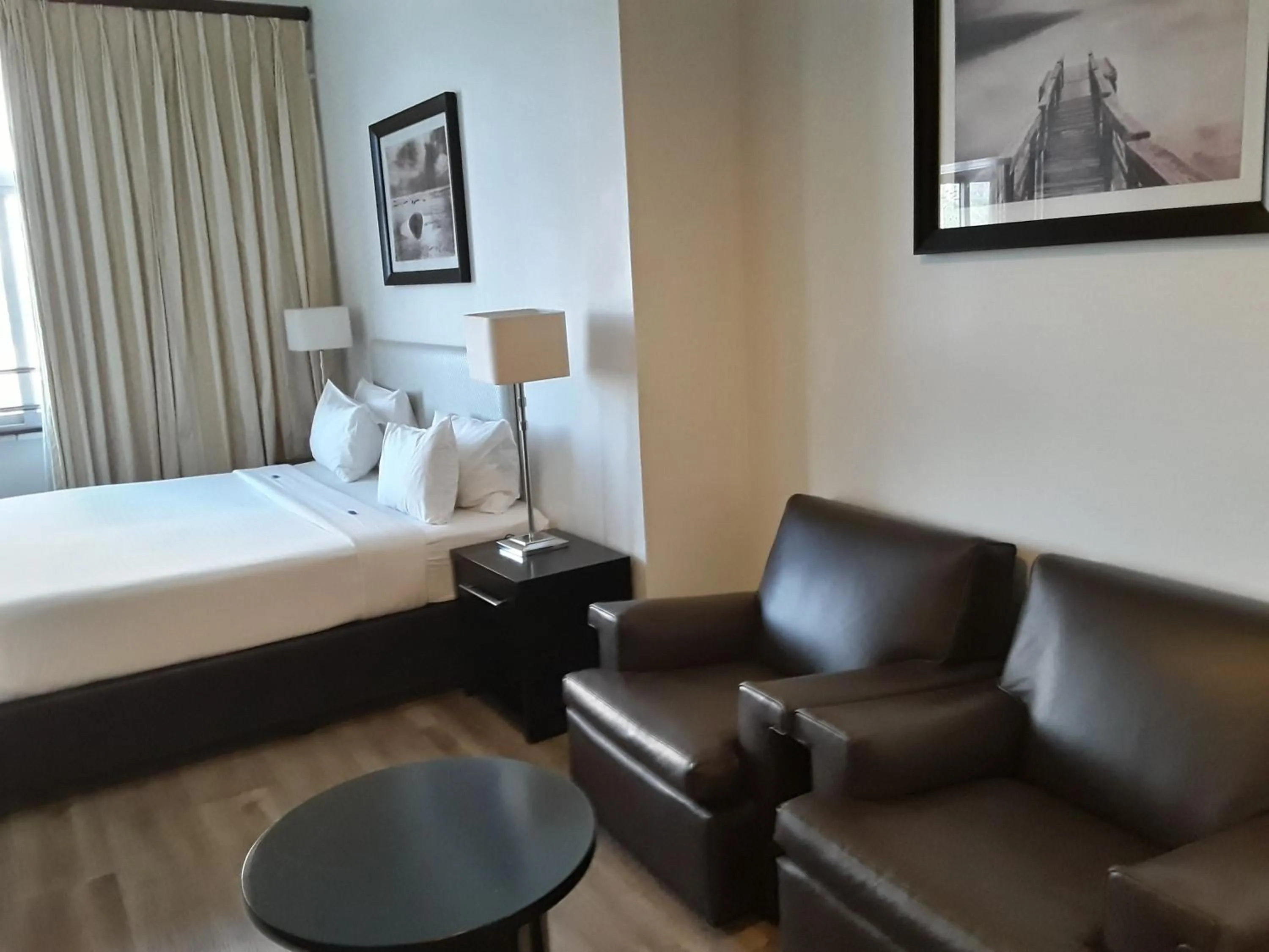 Bedroom, Bed in Parade Hotel