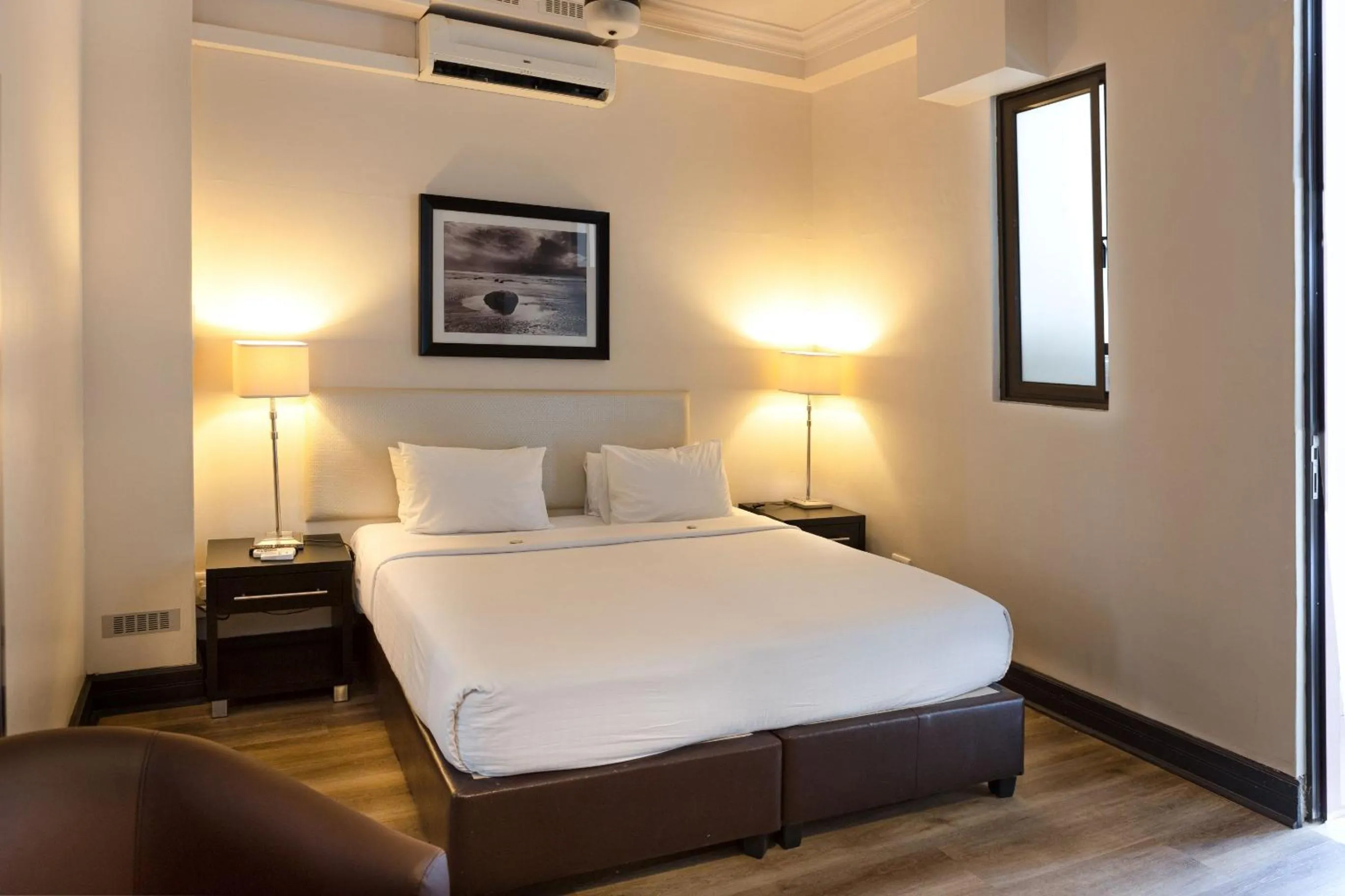 Bedroom, Bed in Parade Hotel