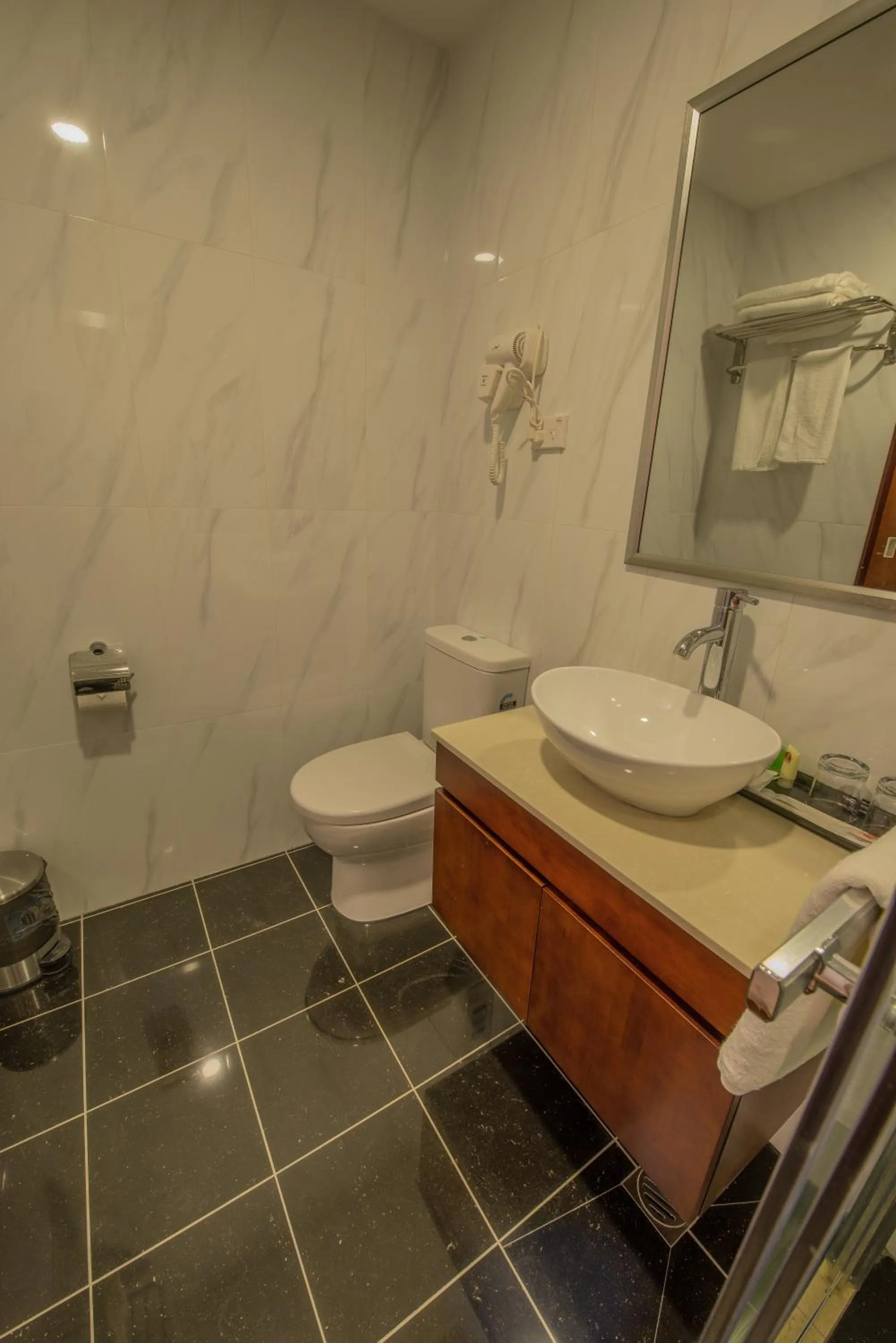 Toilet in Megaboom City Hotel