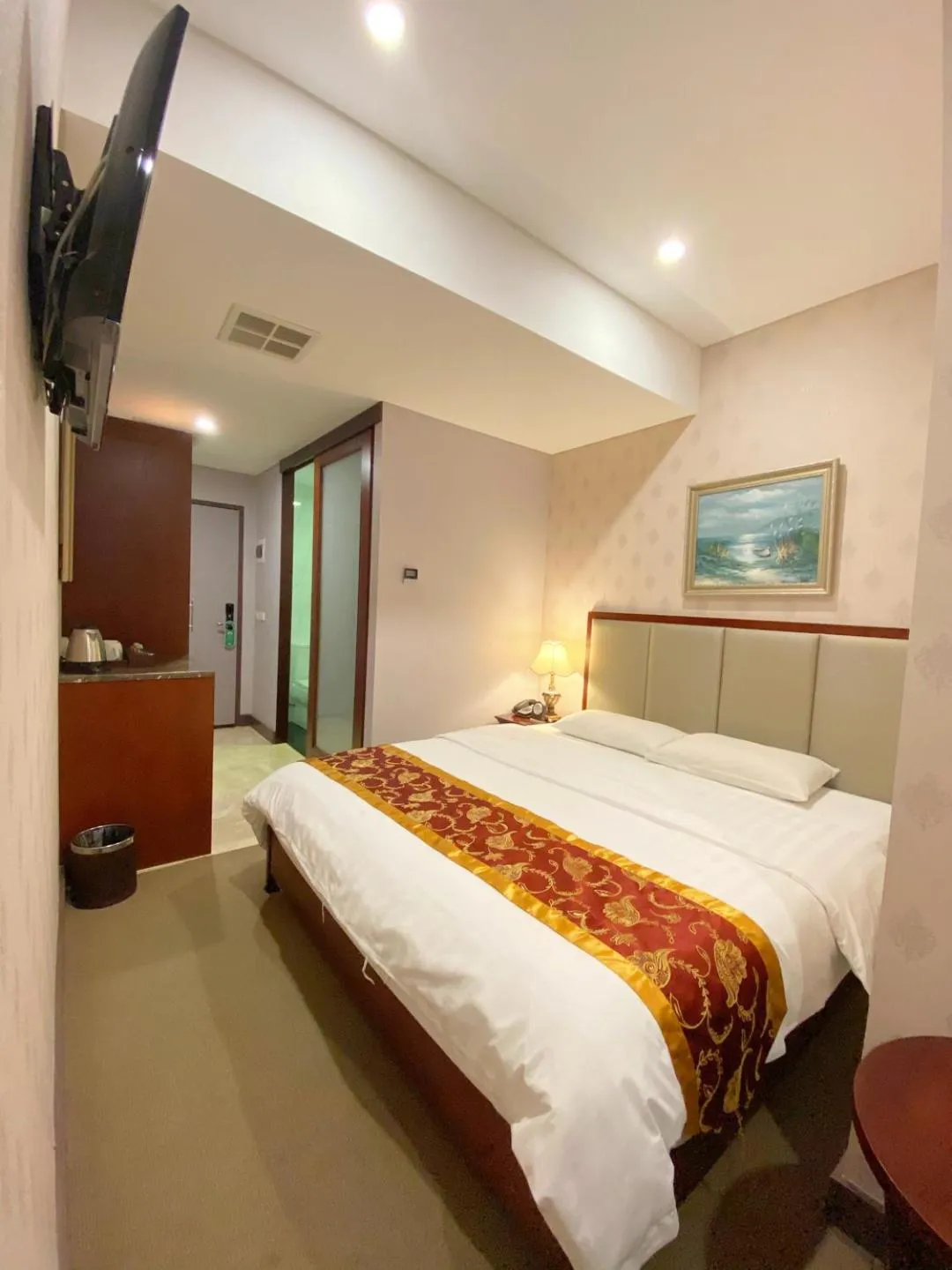 Bed in Megaboom City Hotel