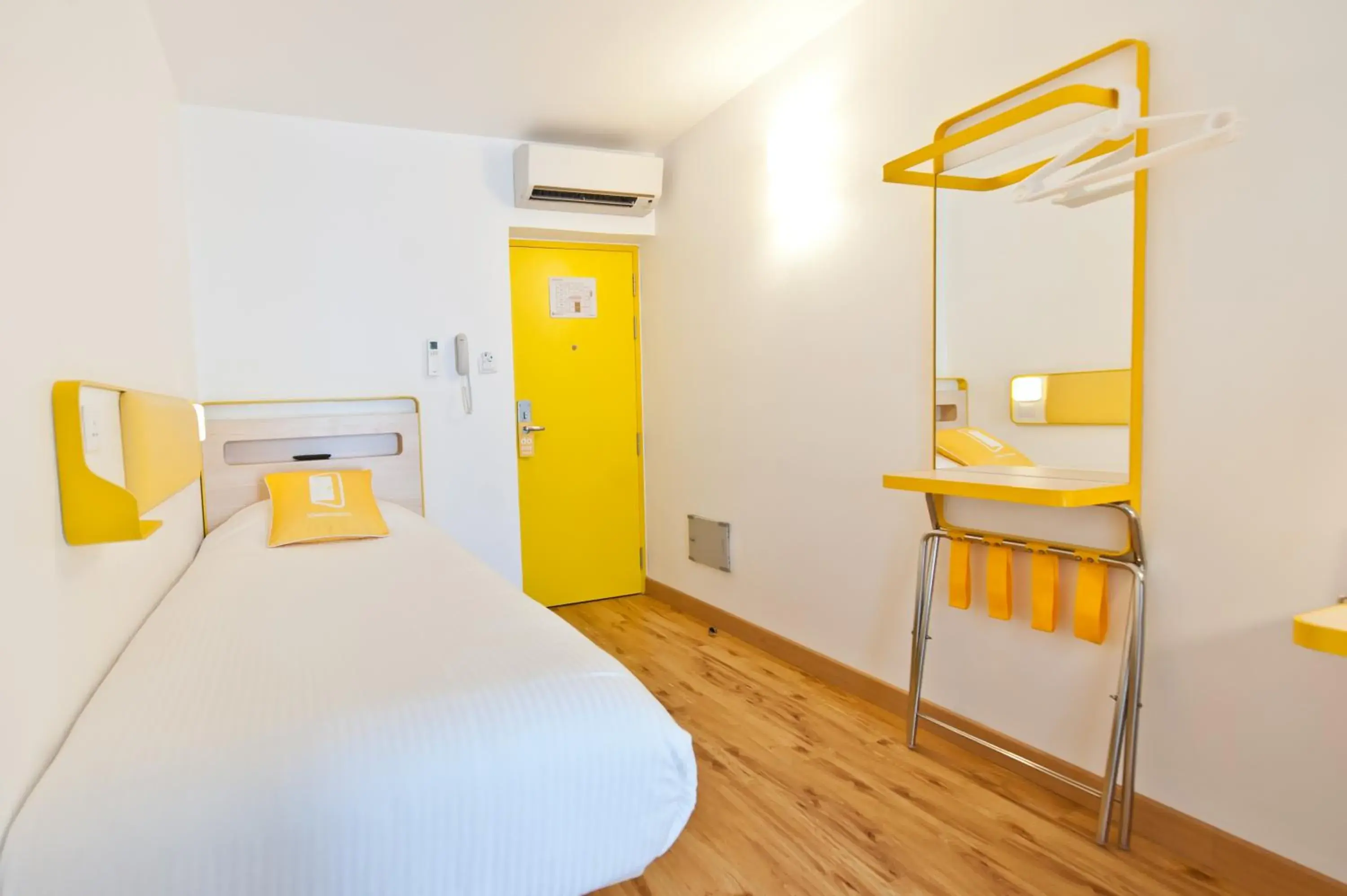 Value Single Room in bloomrooms @ Indiranagar Value Single Room in bloomrooms @ Indiranagar