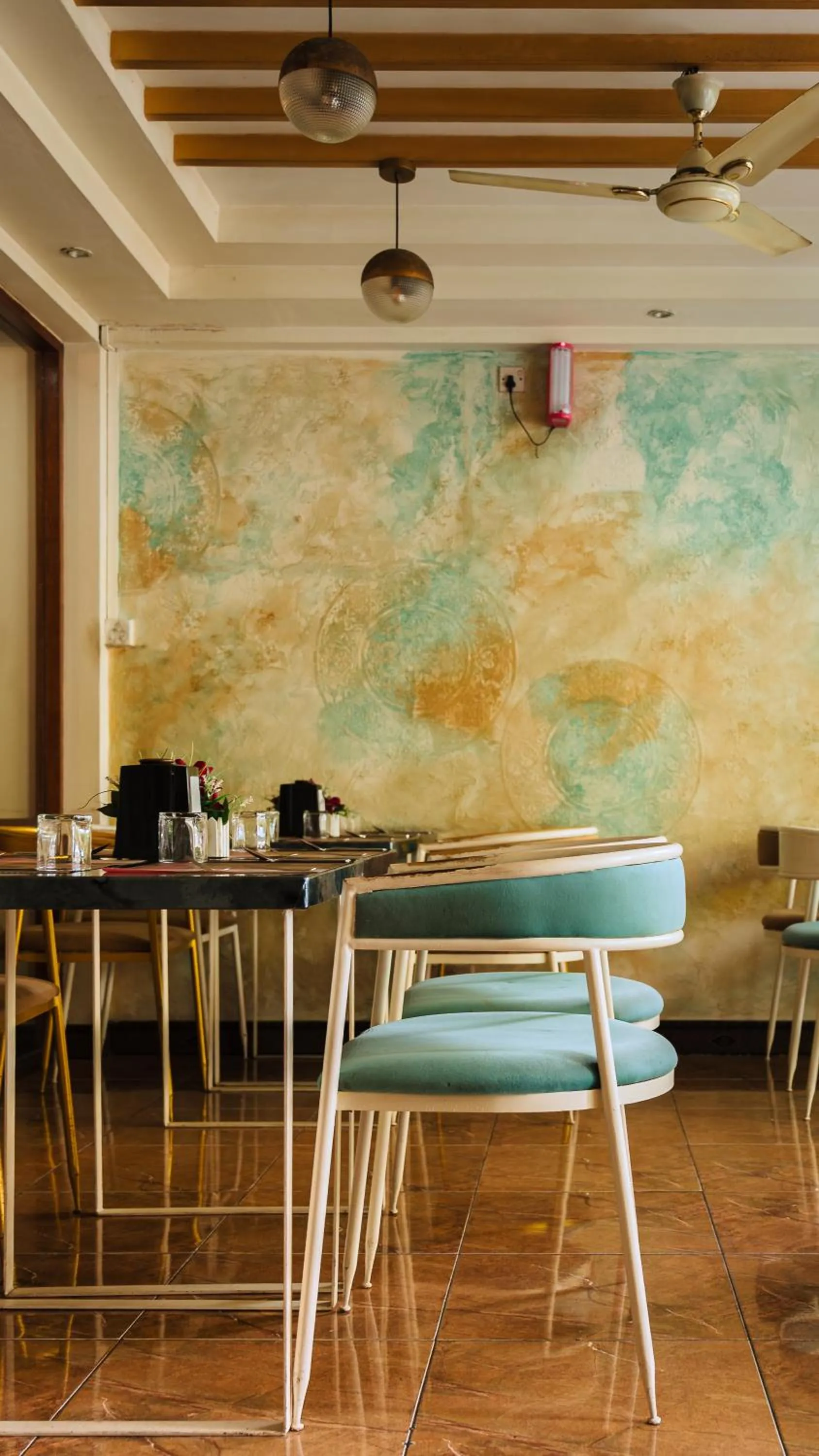 Restaurant/places to eat in Vilu Rest