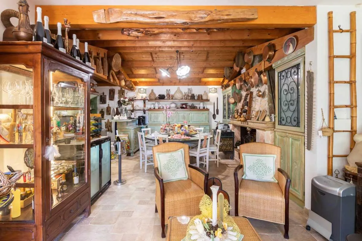 Breakfast in Villa Flumini