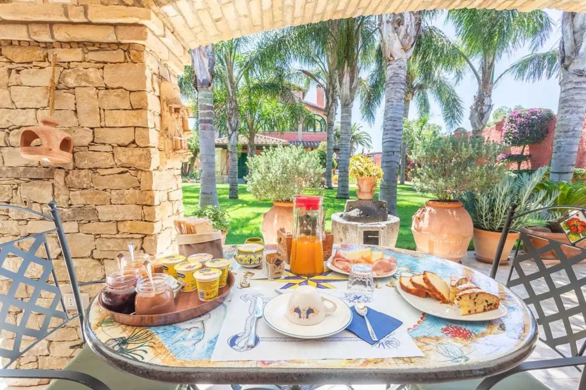 Breakfast in Villa Flumini