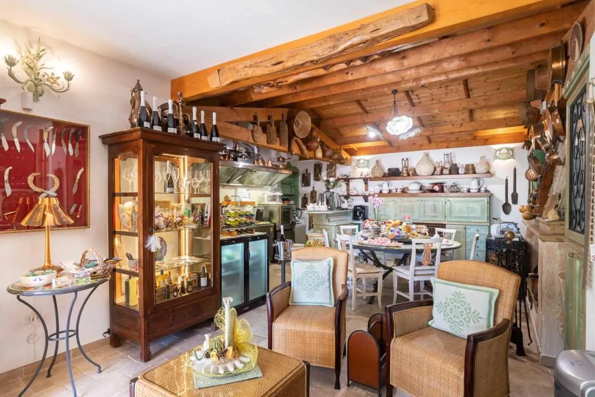 Breakfast in Villa Flumini