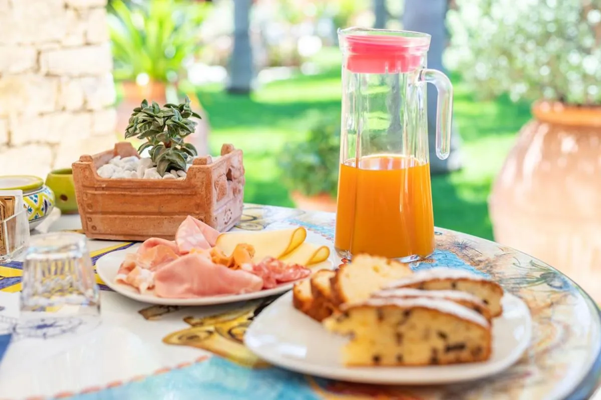 Breakfast in Villa Flumini