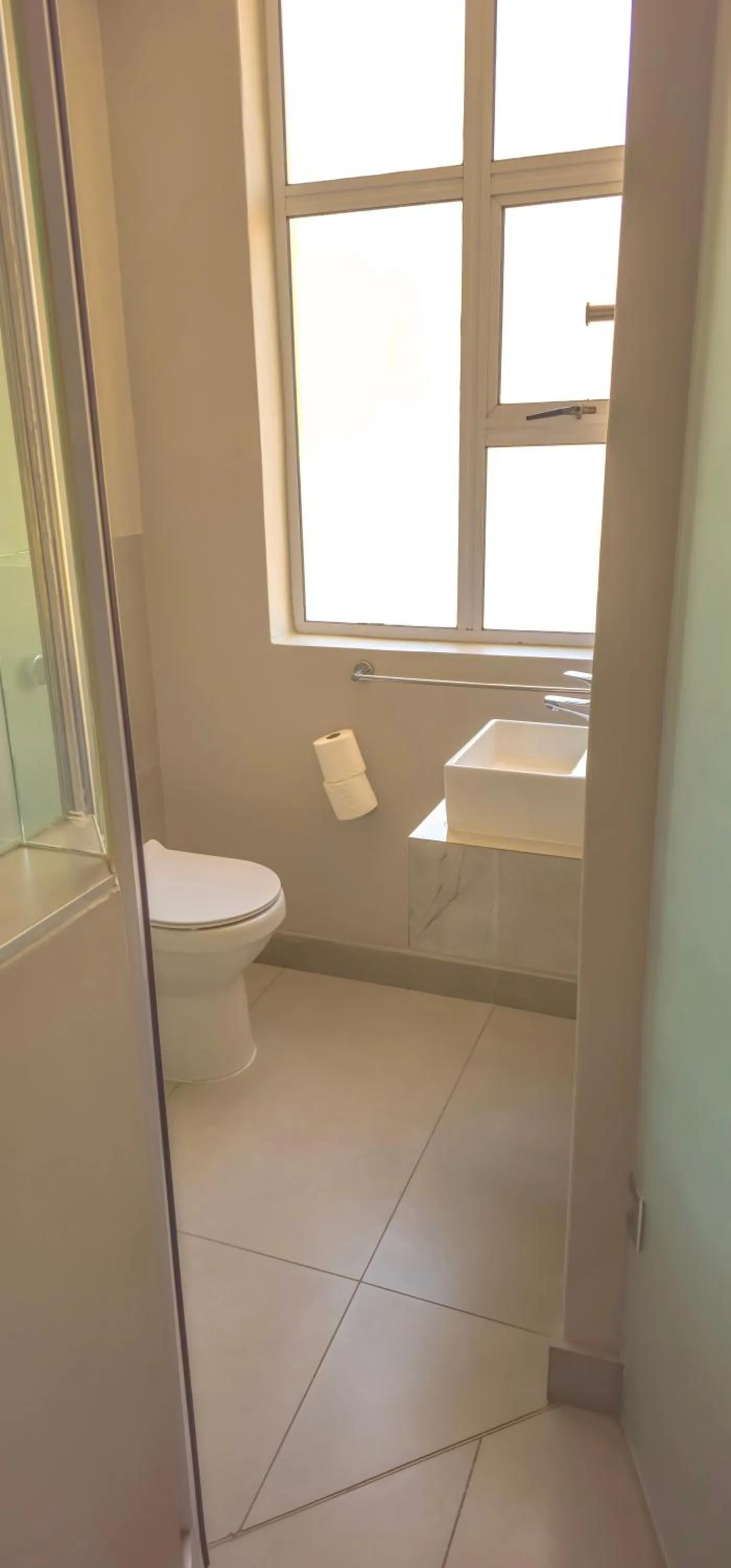 Toilet in Albany Hotel