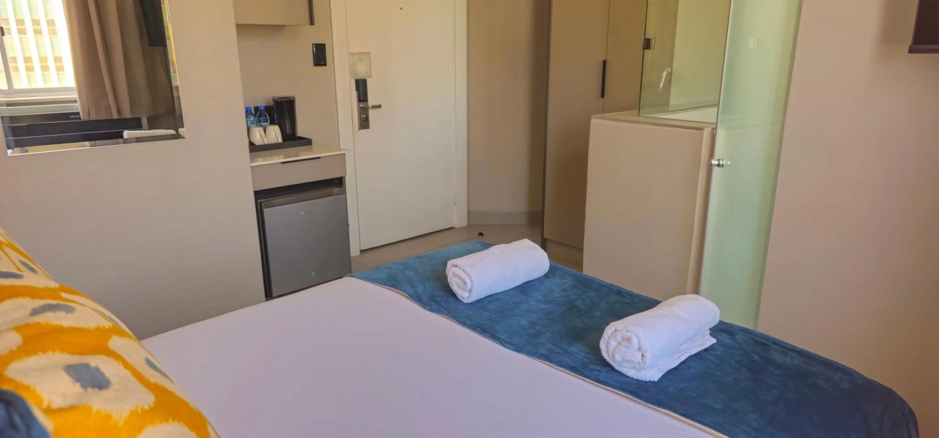 TV and multimedia, Bed in Albany Hotel