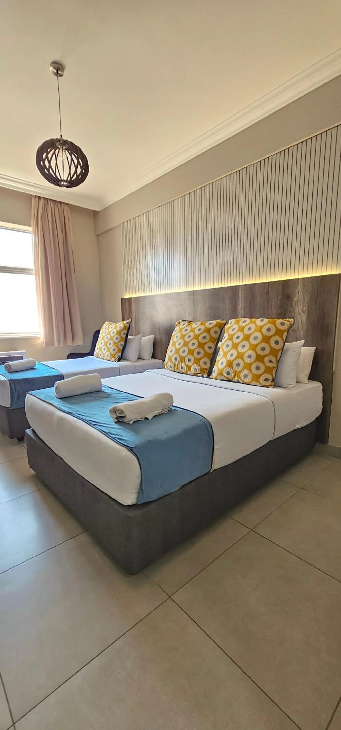 Bedroom, Bed in Albany Hotel