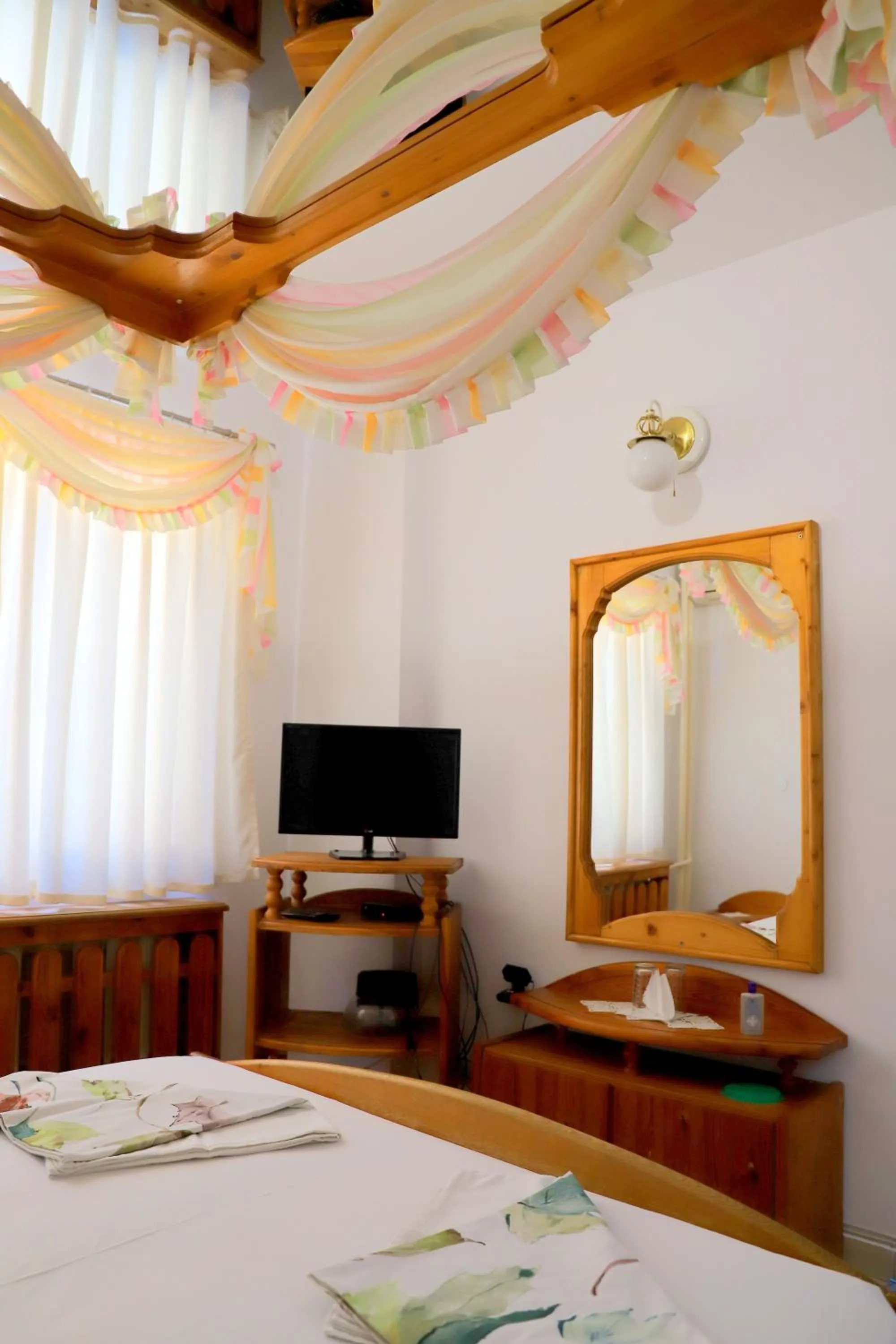 Bedroom, Bed in Hotel Mishel