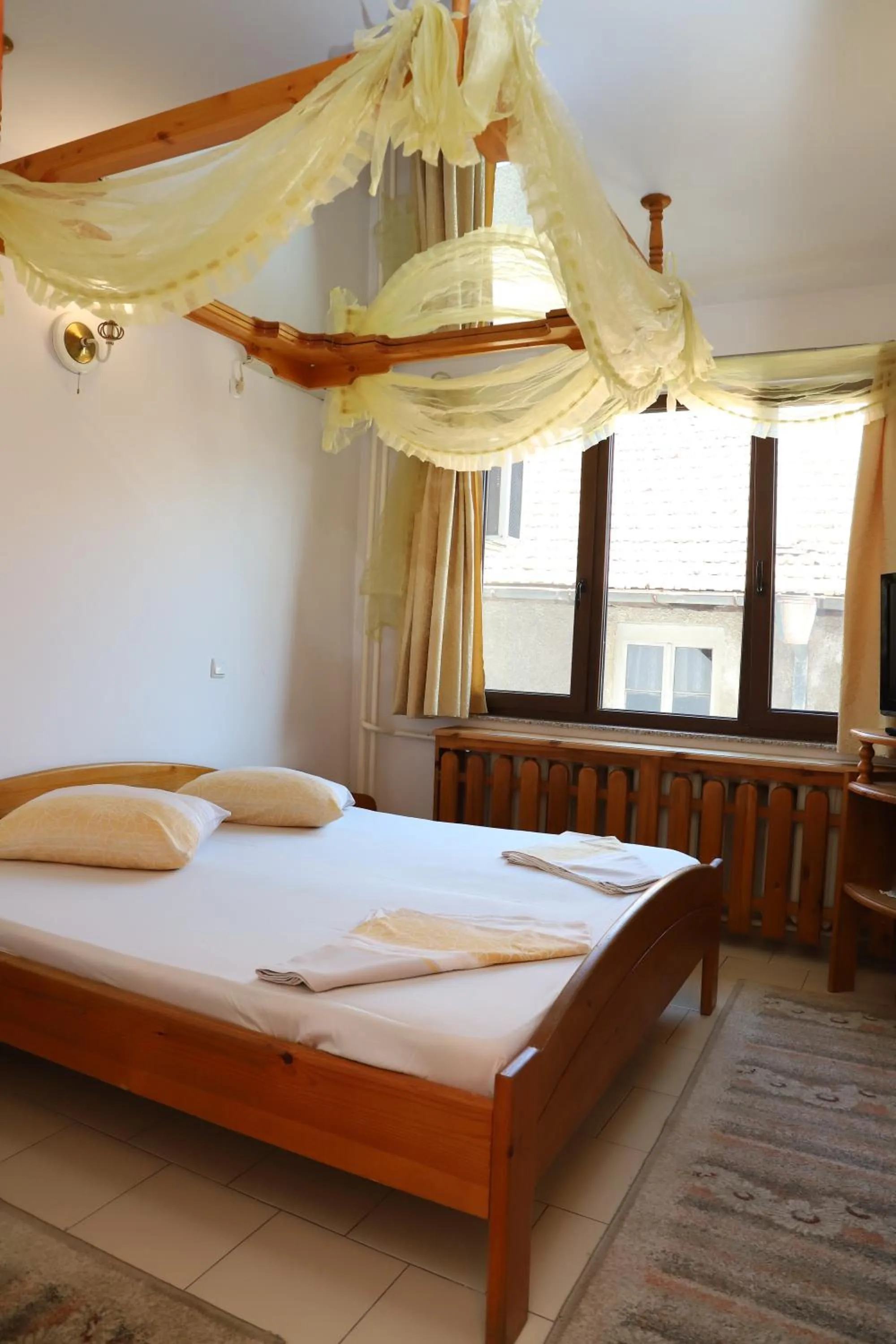 Bedroom, Bed in Hotel Mishel