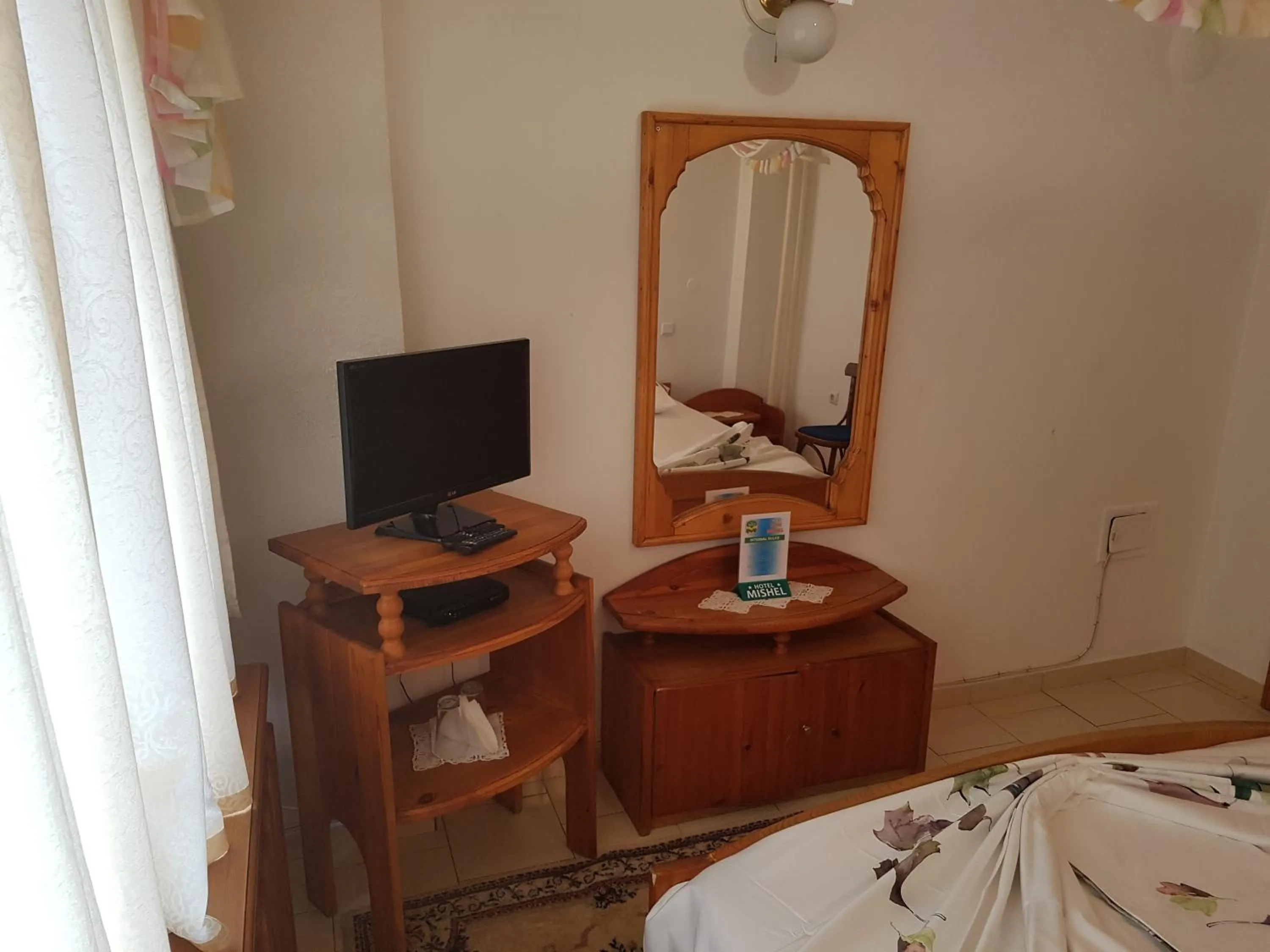 Photo of the whole room in Hotel Mishel