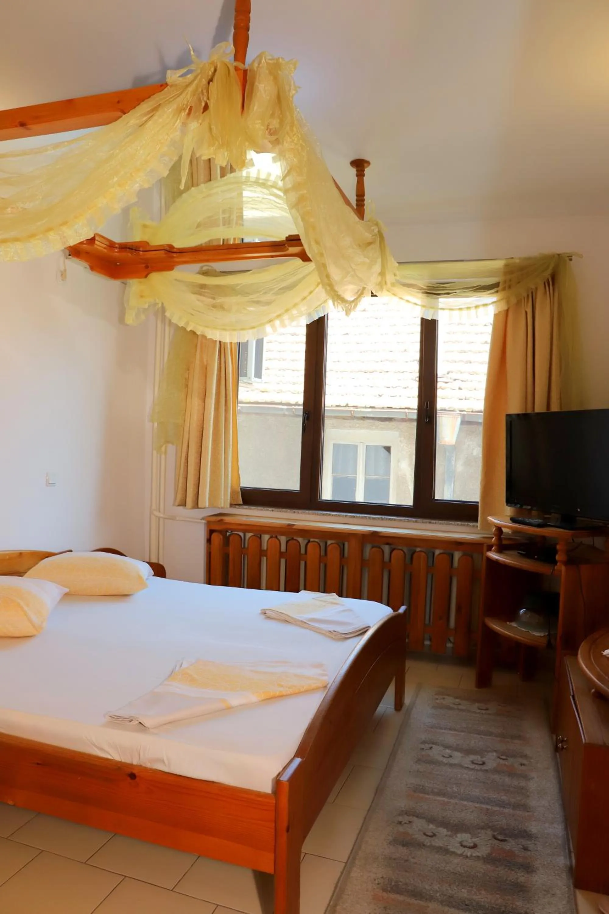 Bedroom, Bed in Hotel Mishel