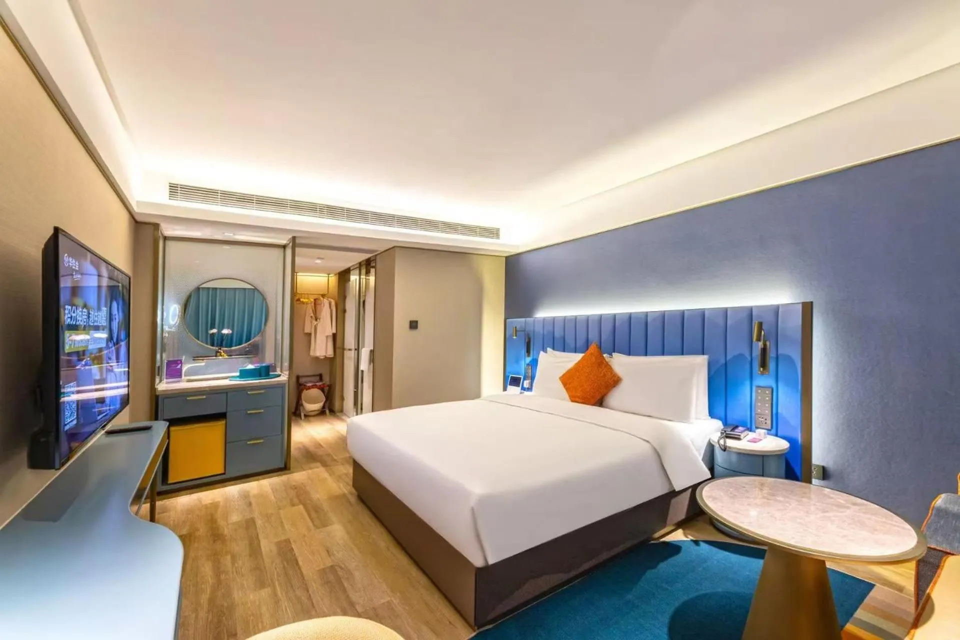 Bed in Manxin Hotel, Guanqian Street, Suzhou