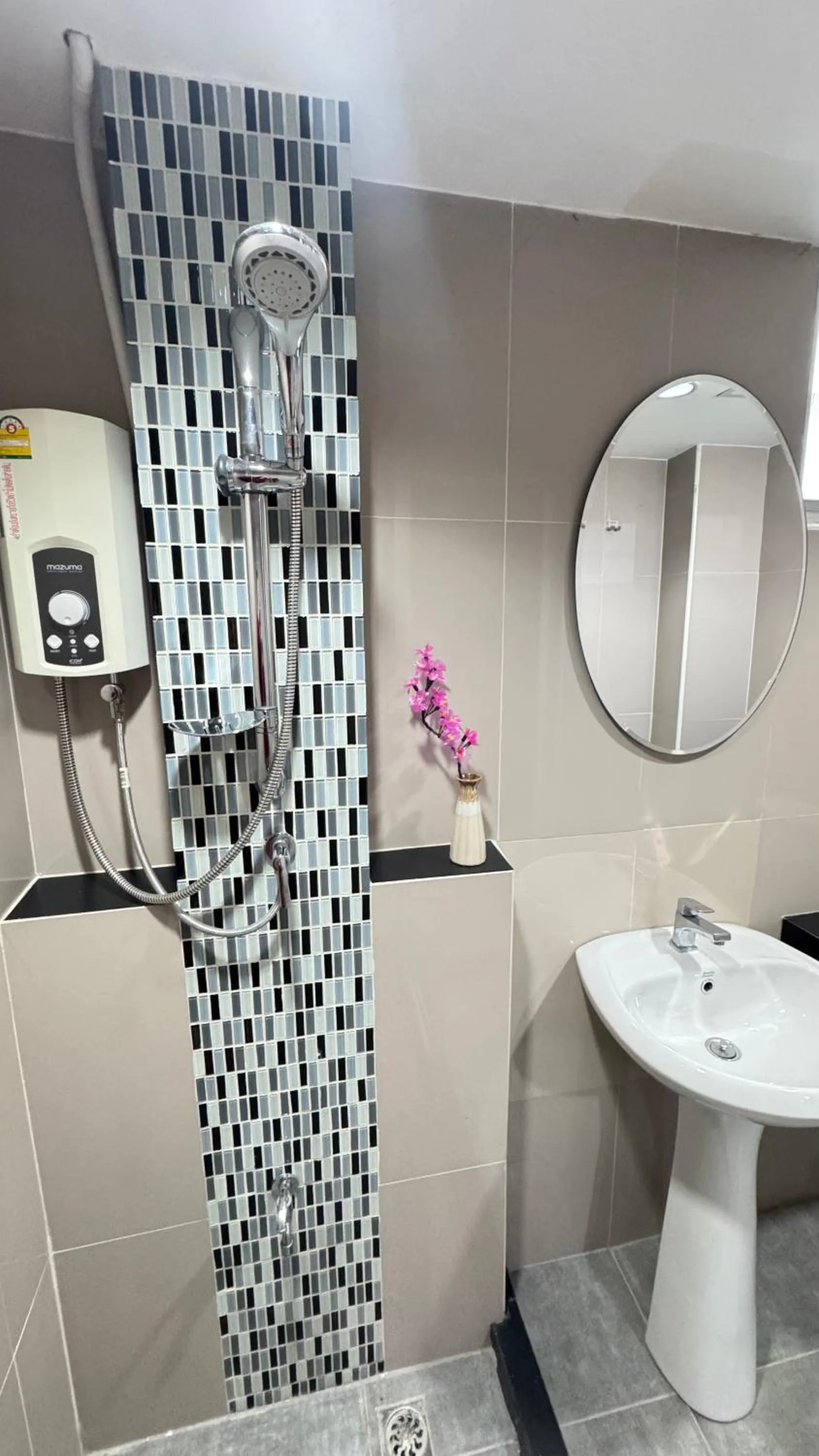 Bathroom in Collection O Mahidol Road