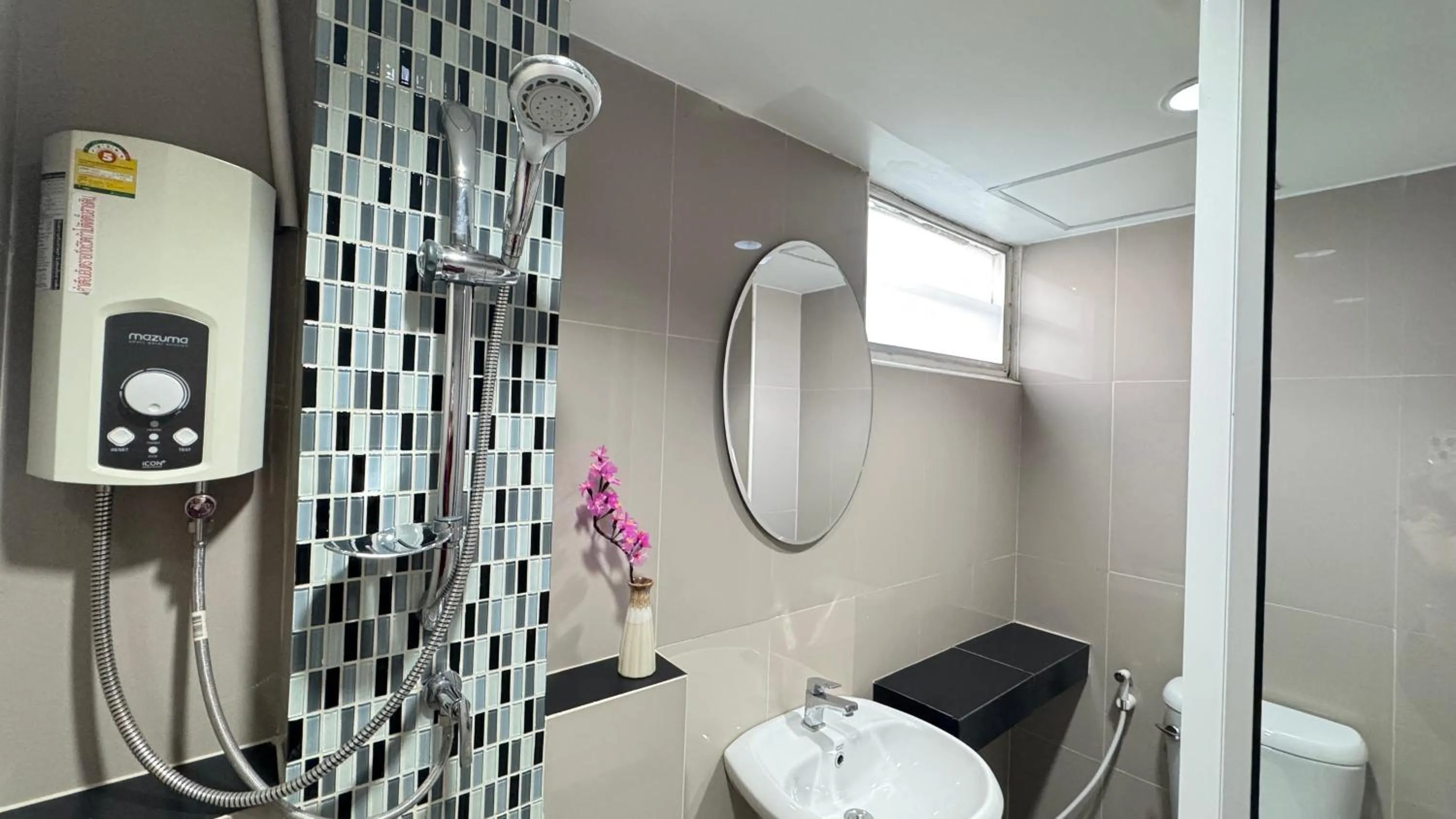 Bathroom in Collection O Mahidol Road